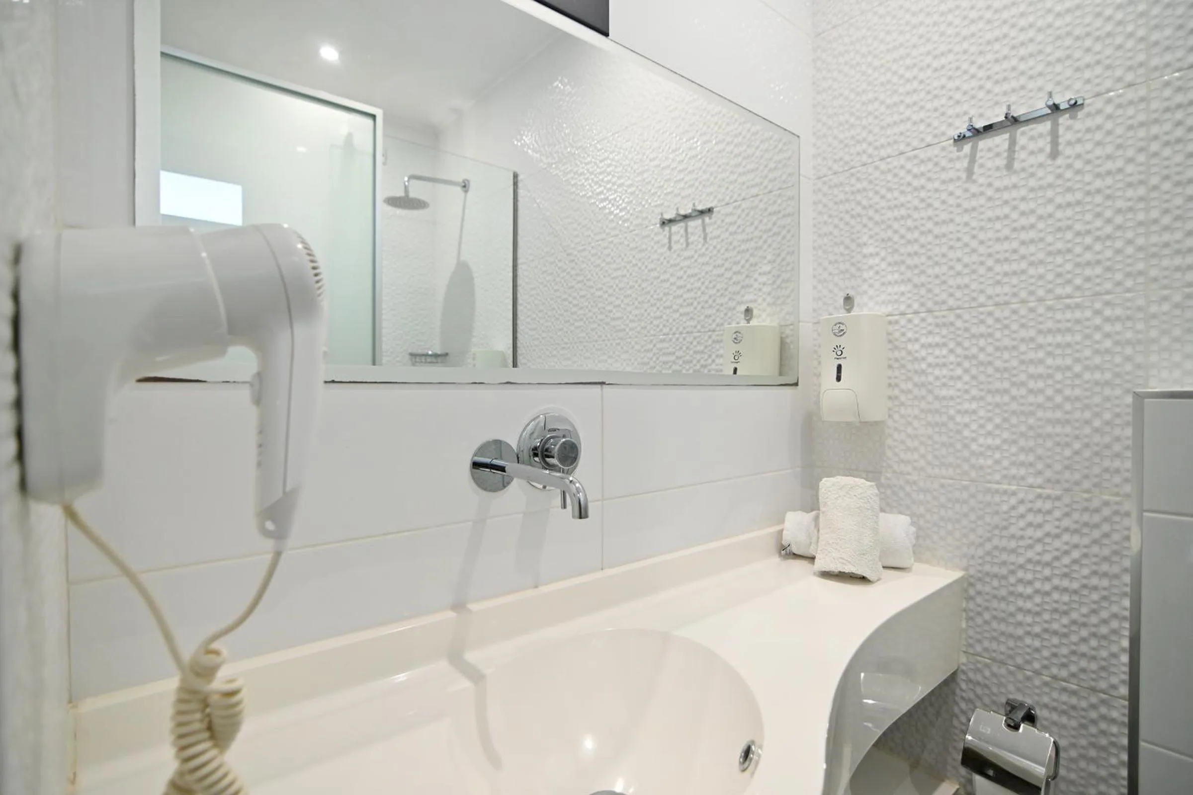 Shower in Amalia Rooms Sea View