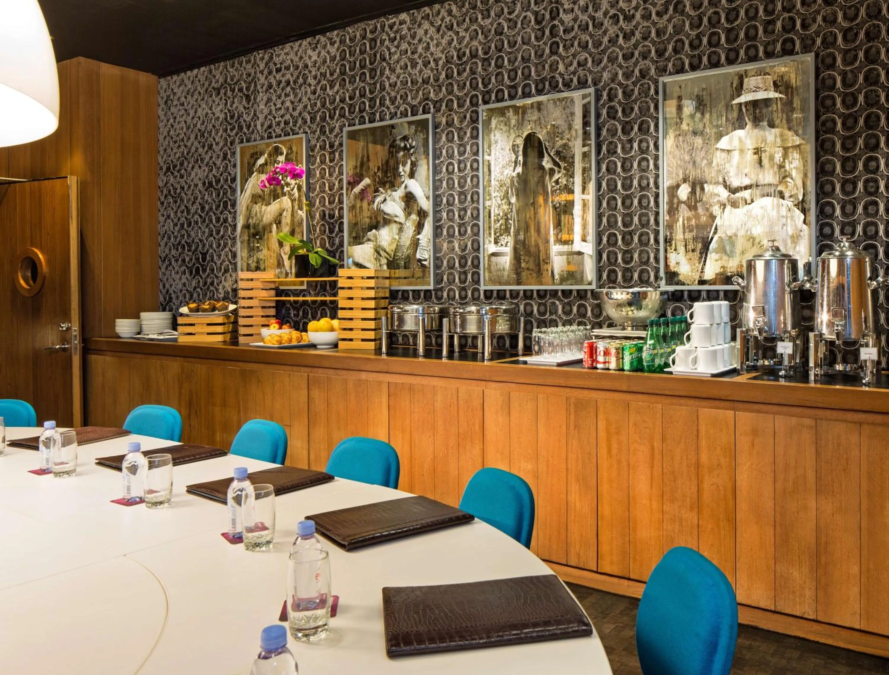 Restaurant/places to eat in Dream Downtown, by Hyatt