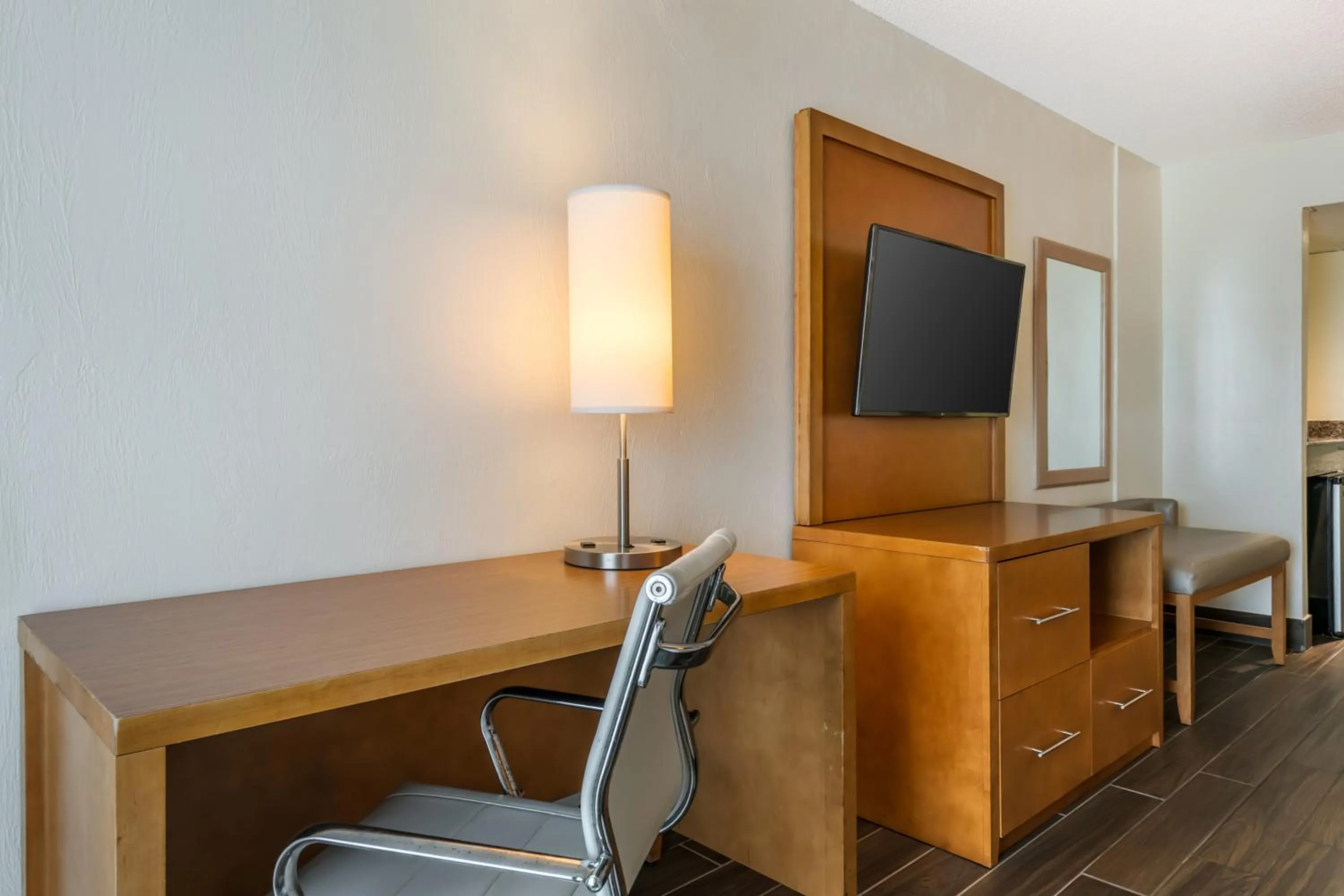 TV and multimedia in Tropical Winds Resort Hotel