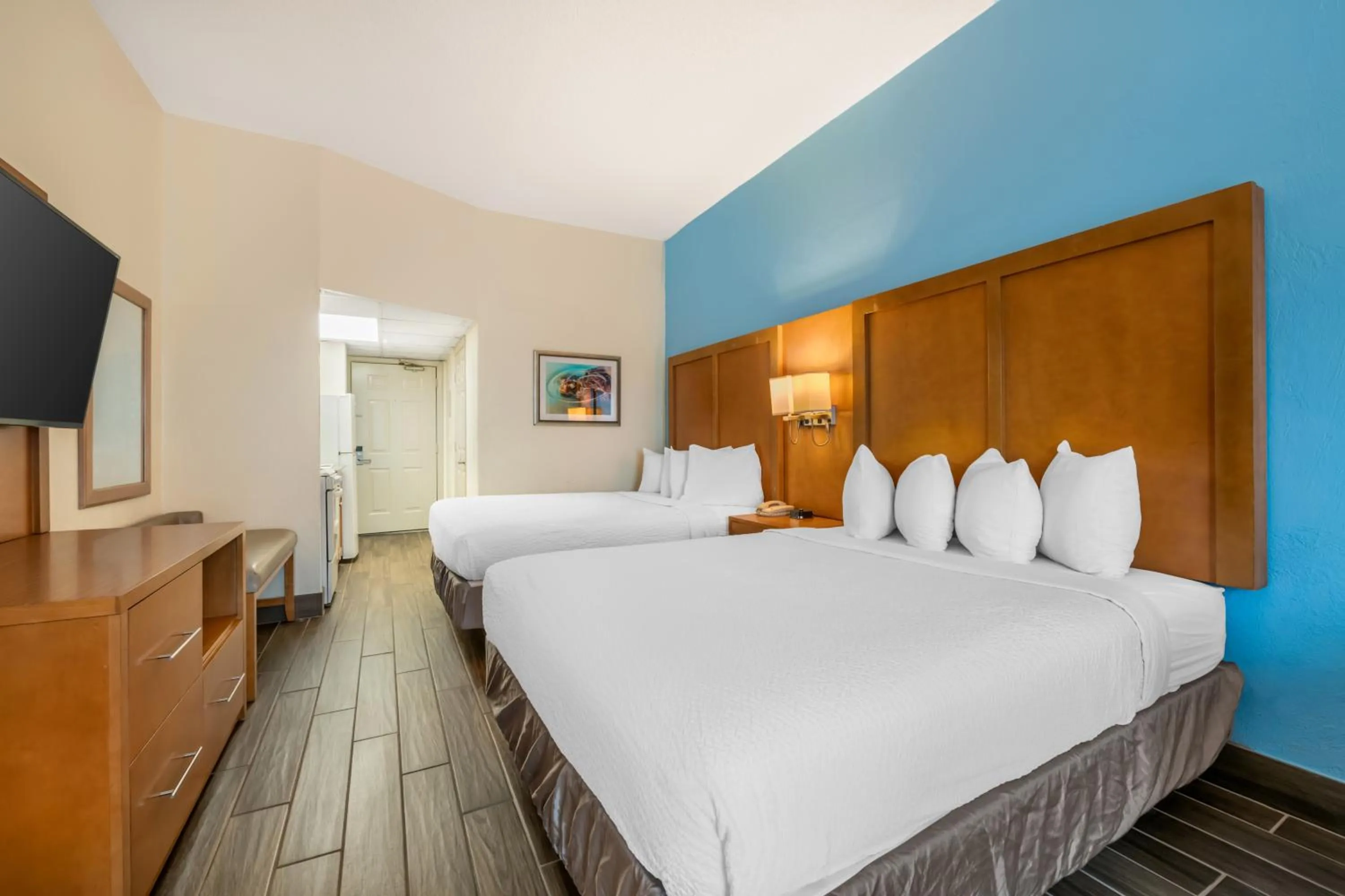 Photo of the whole room, Bed in Tropical Winds Resort Hotel