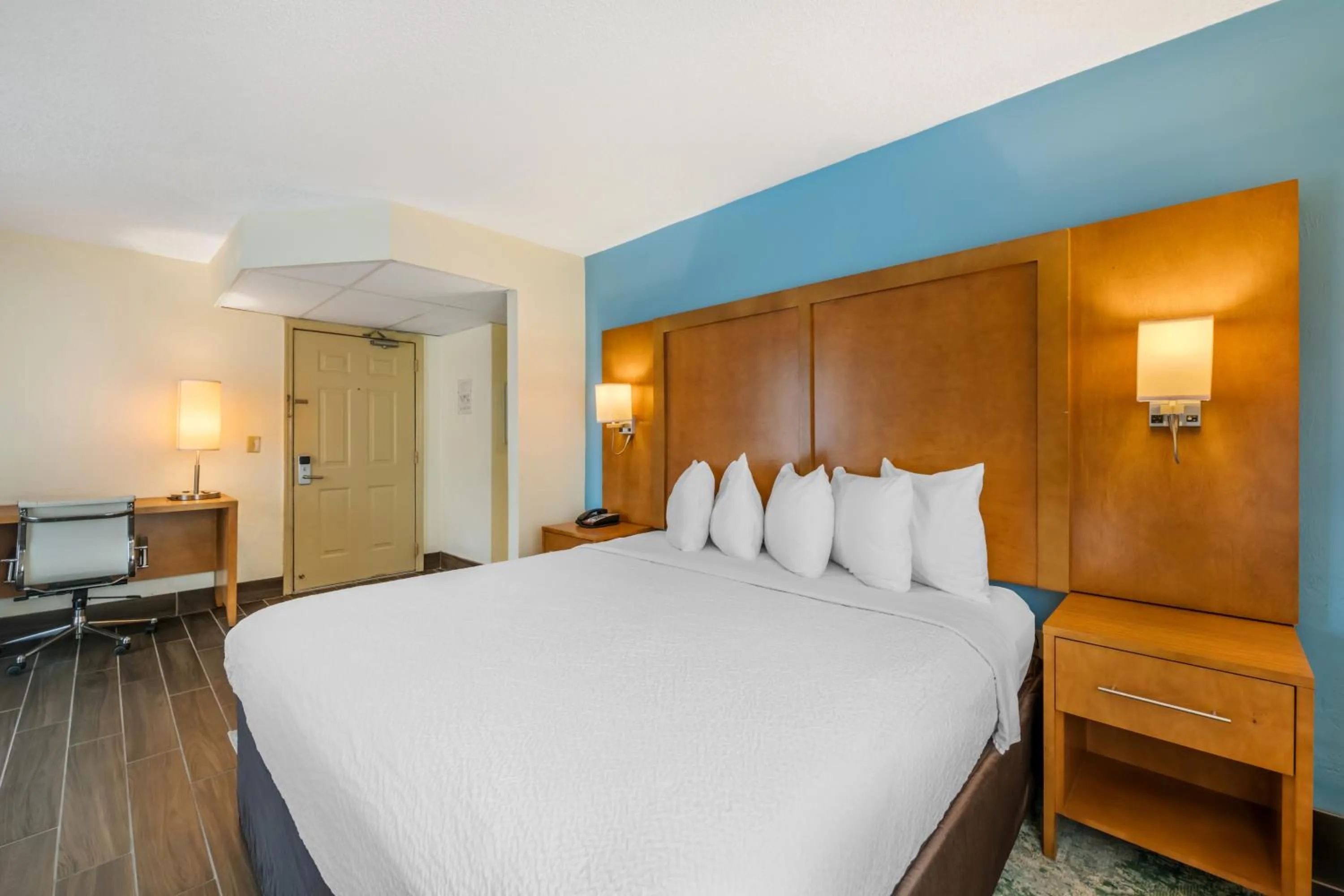 Bed in Tropical Winds Resort Hotel