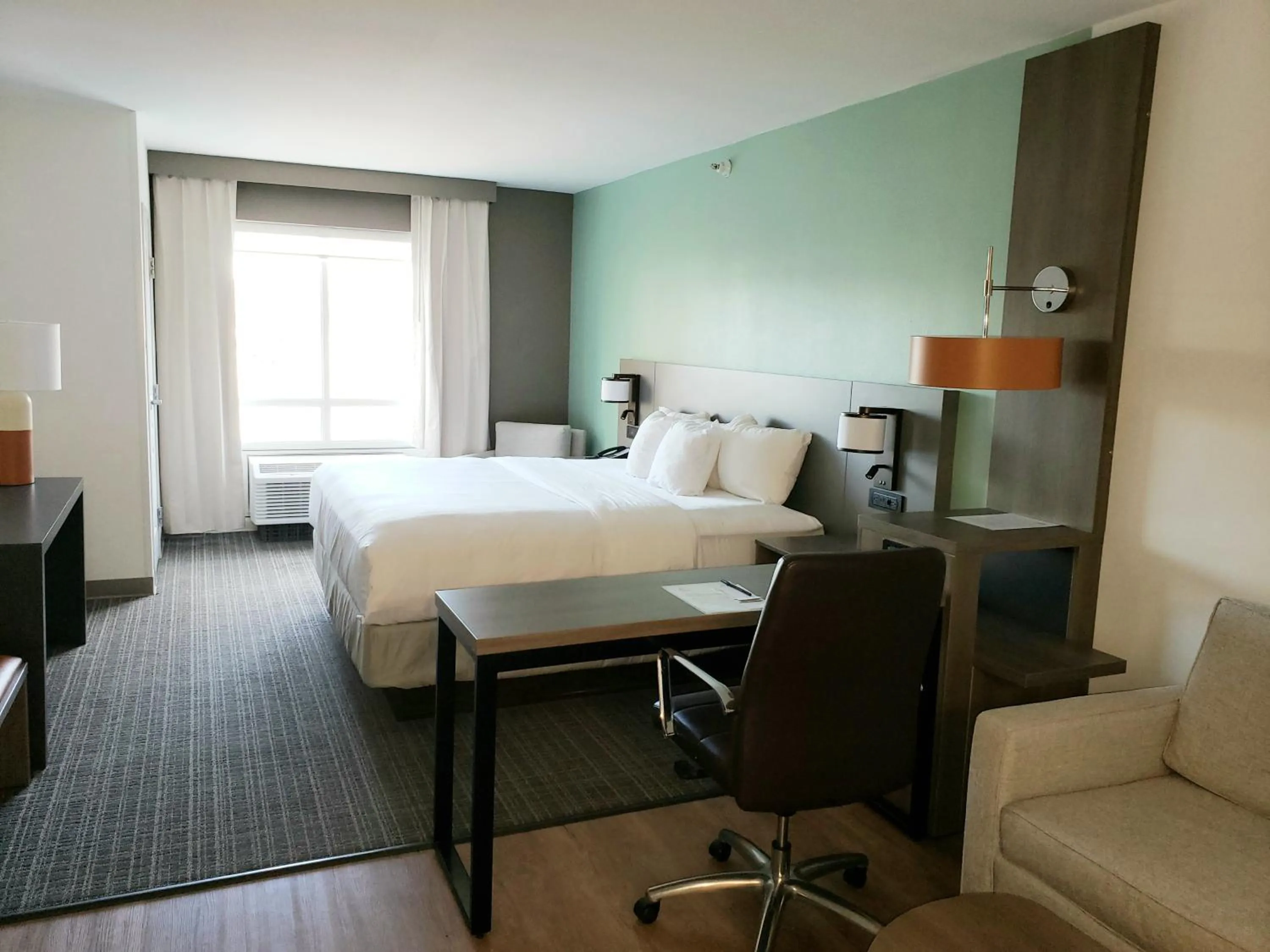 Photo of the whole room, Bed in Comfort Suites Valdosta Mall Area