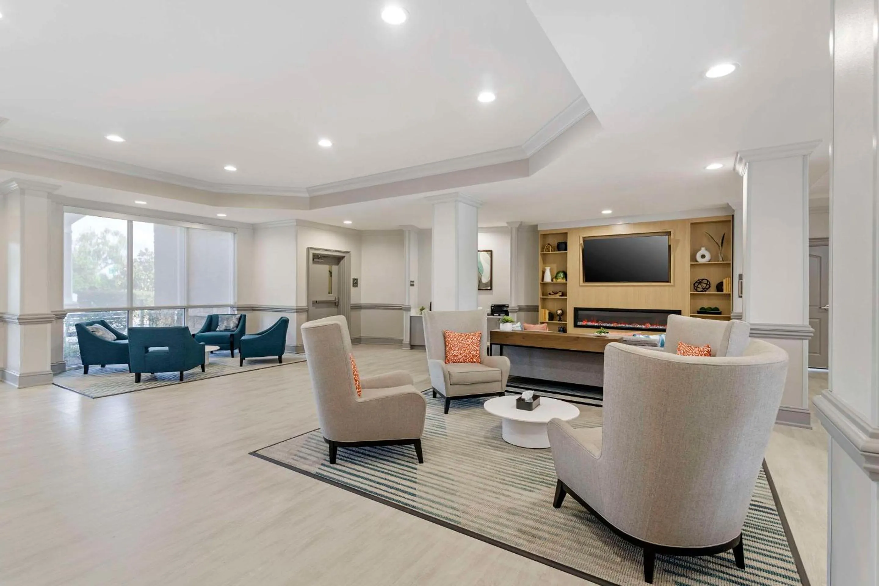 Lobby or reception in Comfort Suites Valdosta Mall Area