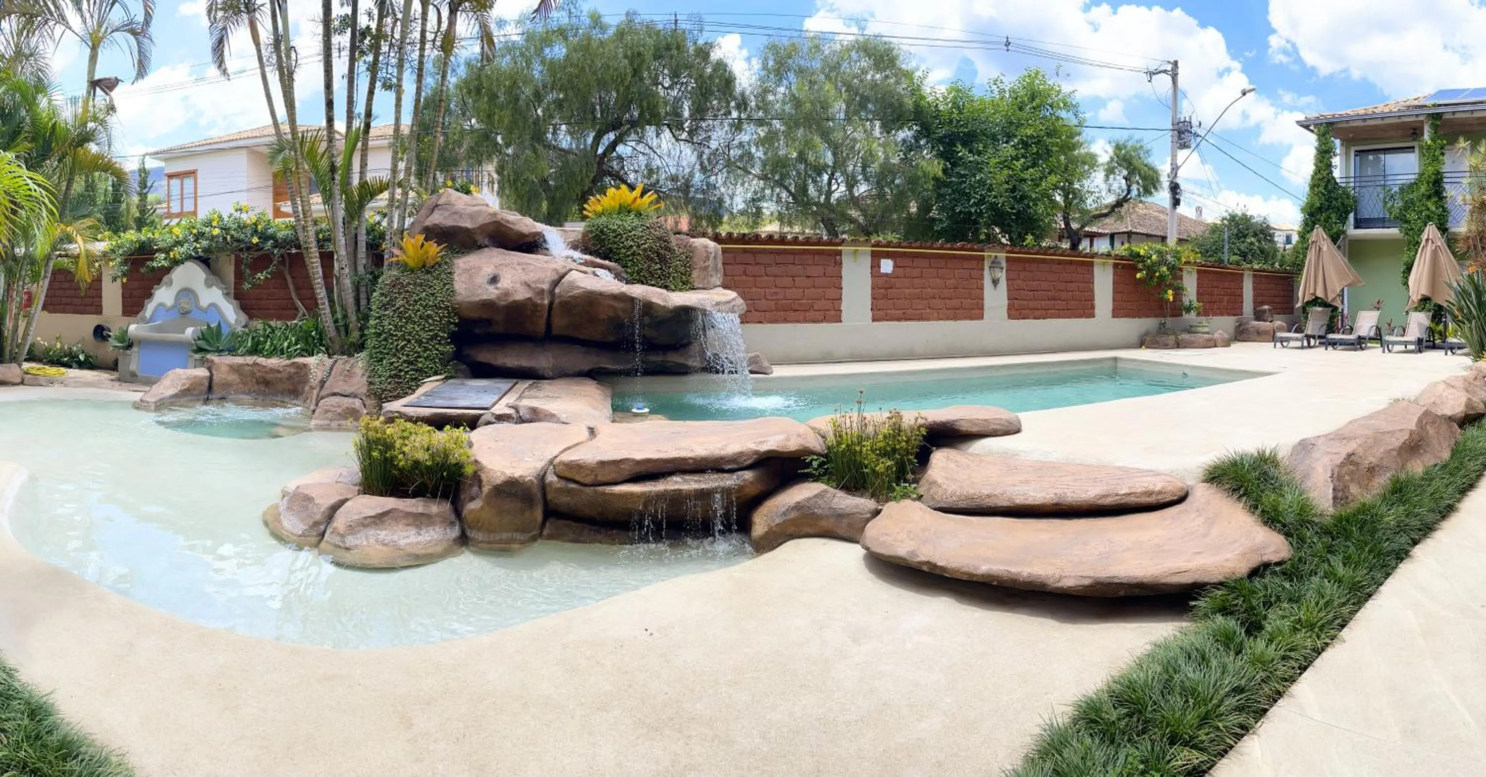 Swimming pool in Pousada Villa Alferes