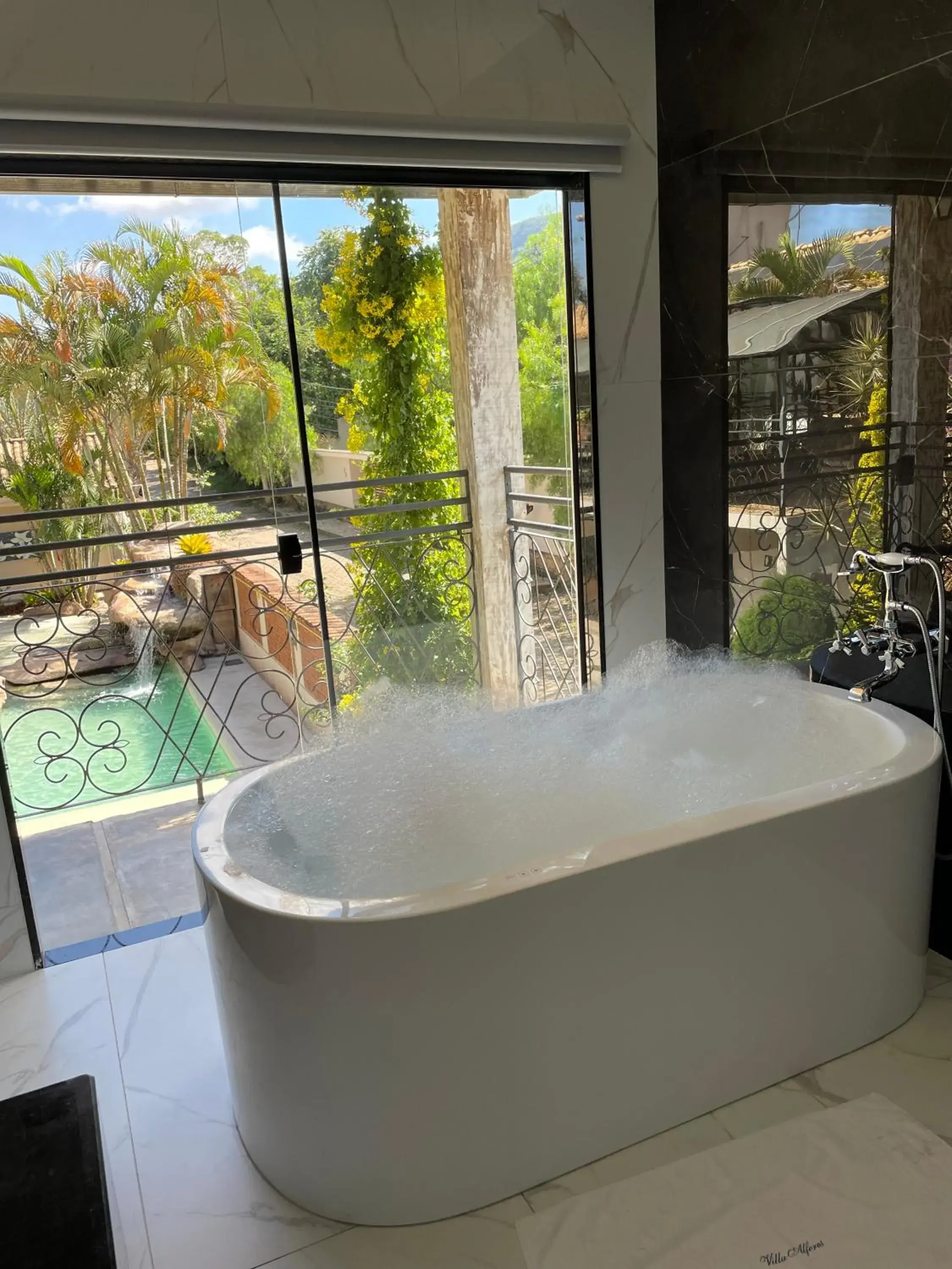 Master Double Room with Hot Tub in Pousada Villa Alferes Master Double Room with Hot Tub in Pousada Villa Alferes