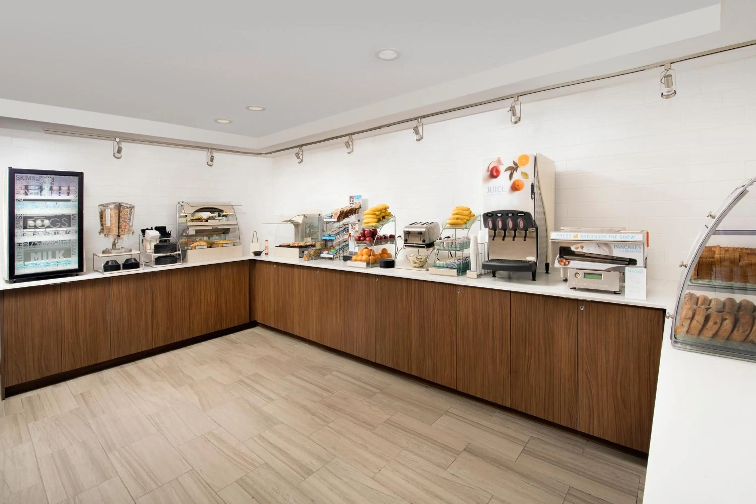 Breakfast in Holiday Inn Express & Suites Baltimore - BWI Airport North by IHG