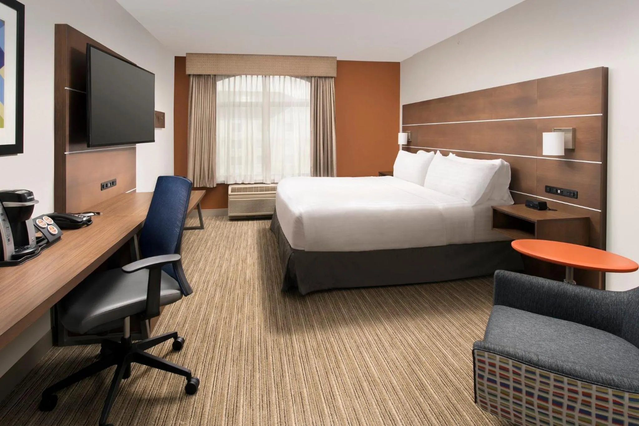 Photo of the whole room, Bed in Holiday Inn Express & Suites Baltimore - BWI Airport North by IHG