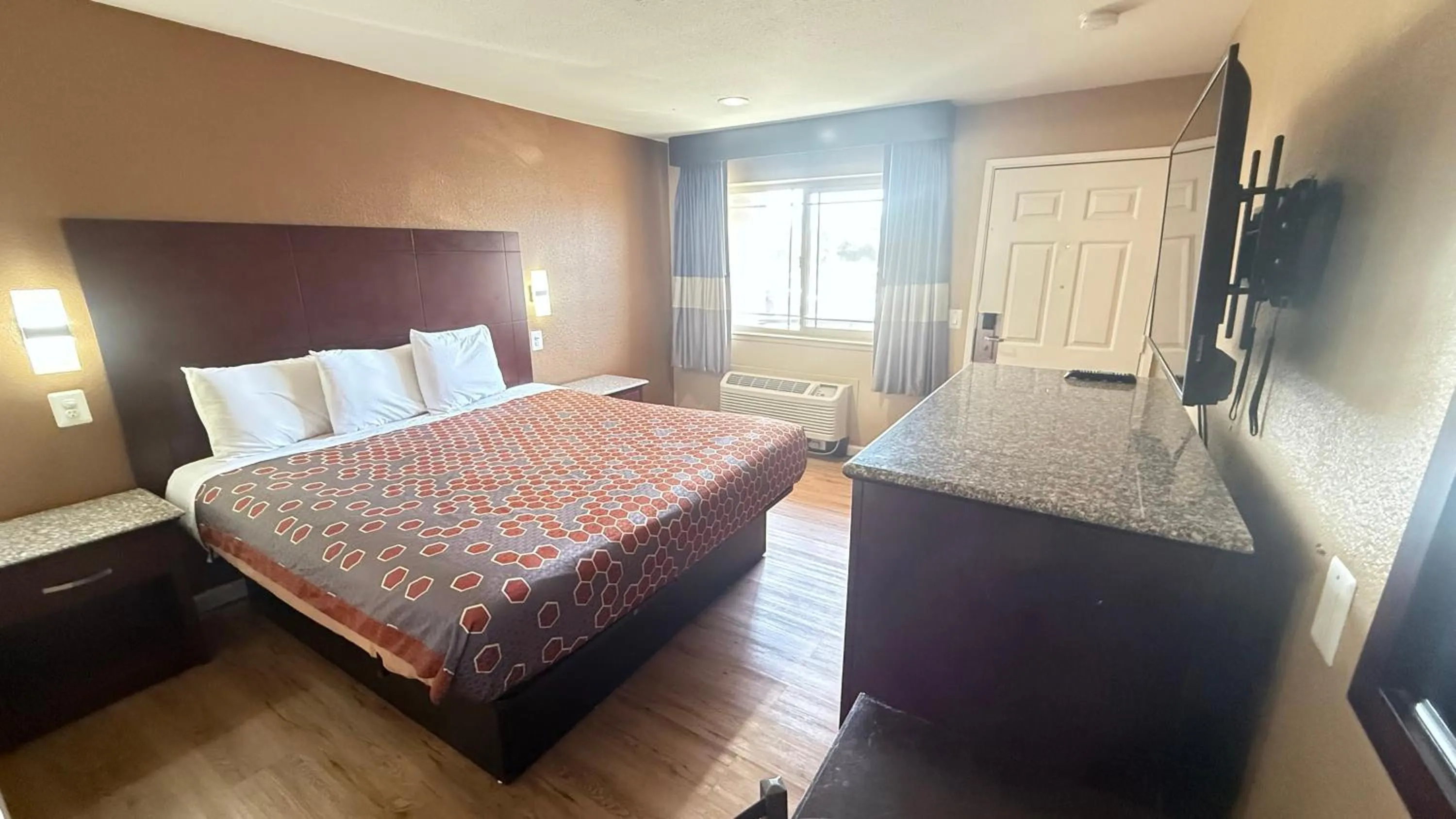 Bedroom, Bed in Valley Inn