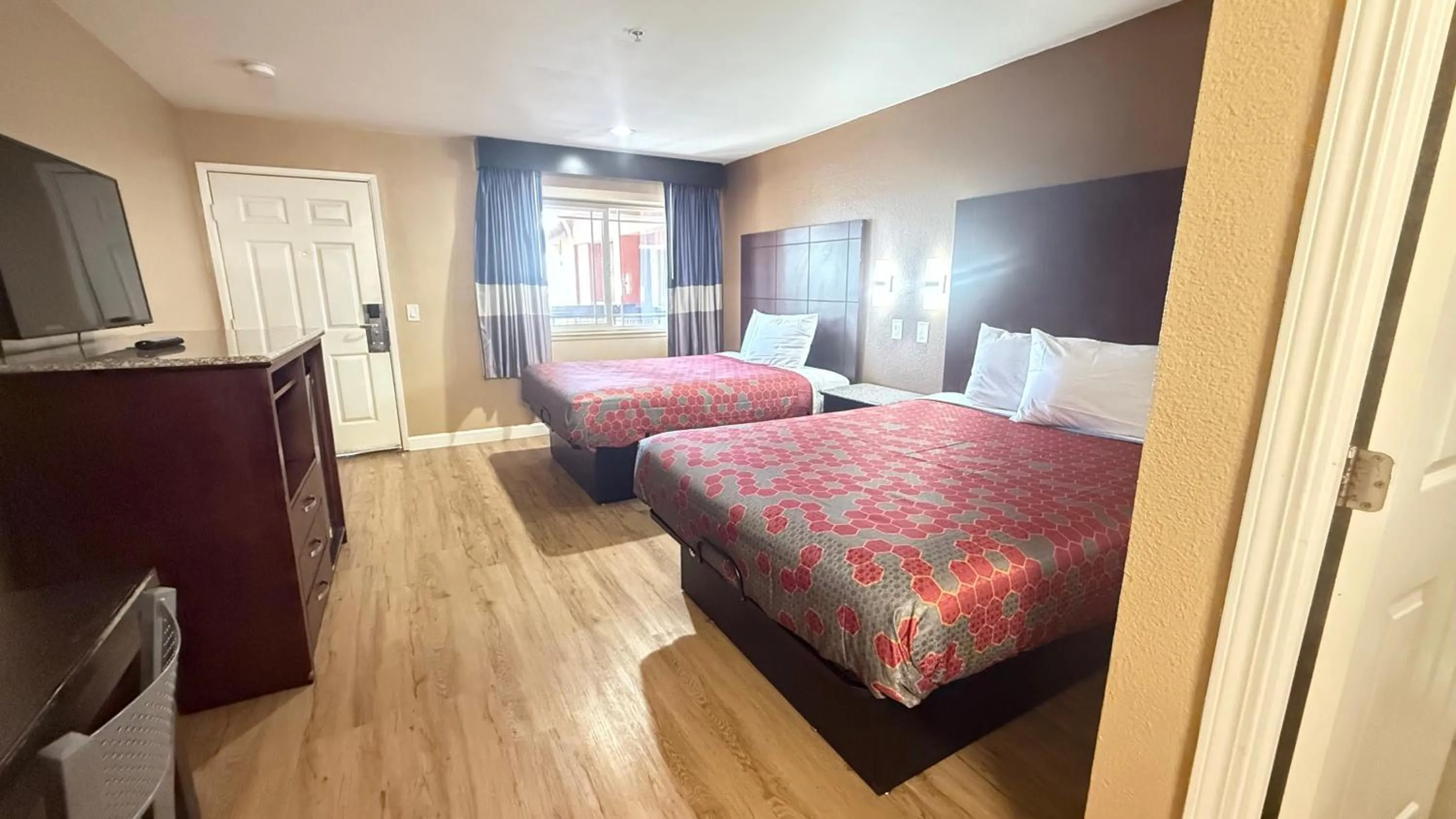 Bedroom, Bed in Valley Inn