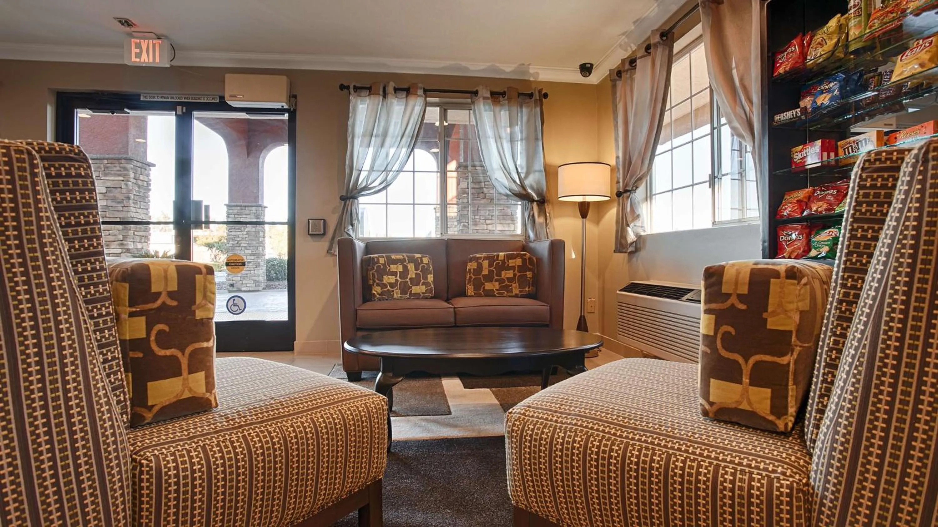 Lobby or reception in Best Western Willows Inn