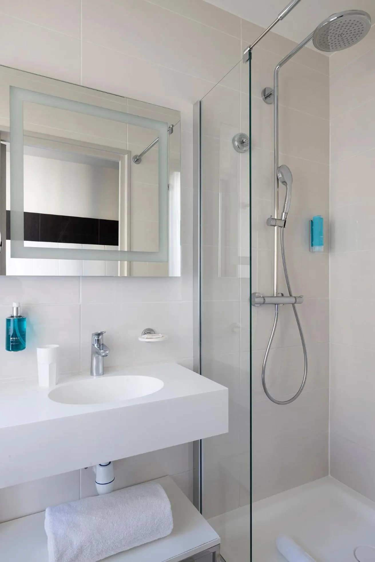 Shower in Hotel 66 Nice