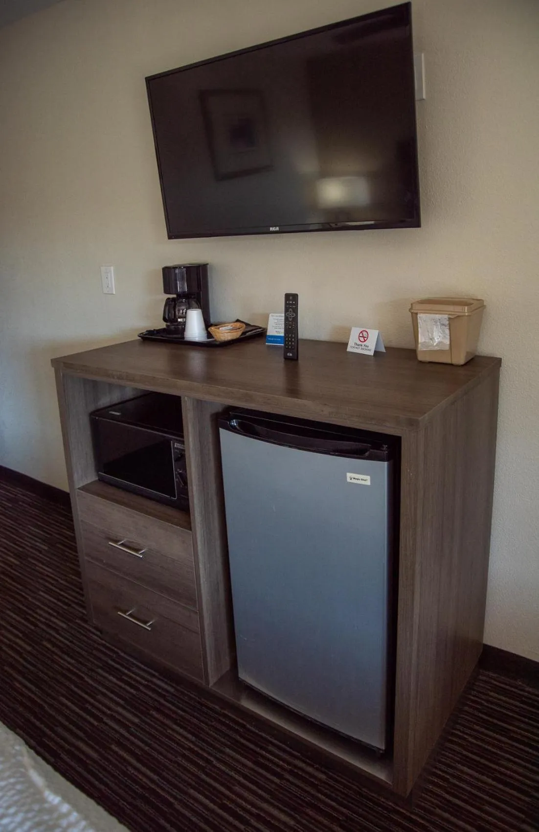 Area and facilities in Rodeway Inn Near University-Gateway to Yosemite