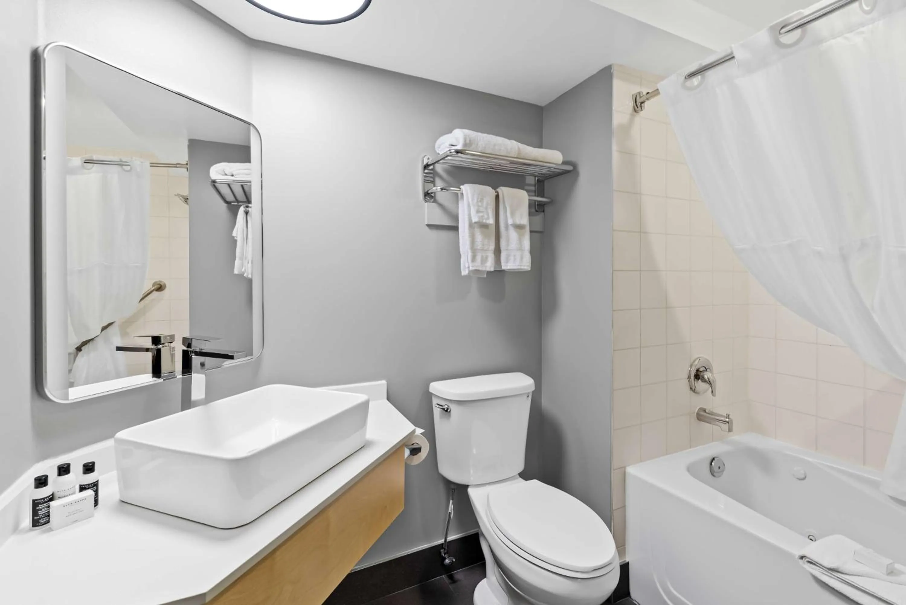 Bathroom in Travelodge by Wyndham Parksville