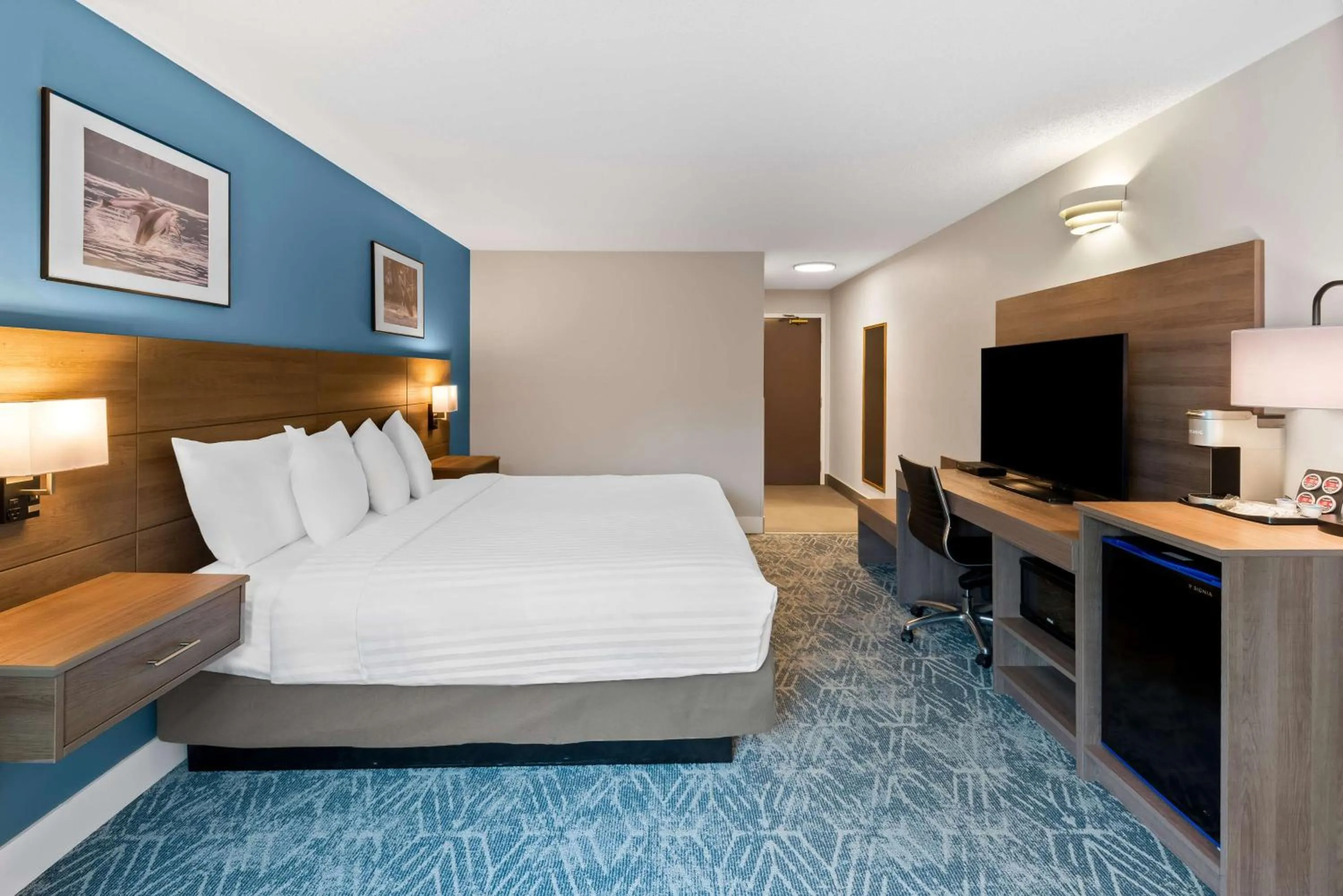Bedroom, Bed in Travelodge by Wyndham Parksville