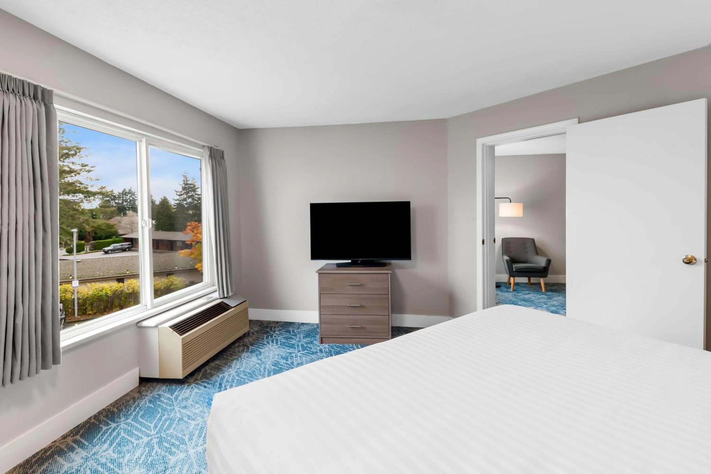 Bedroom, Bed in Travelodge by Wyndham Parksville