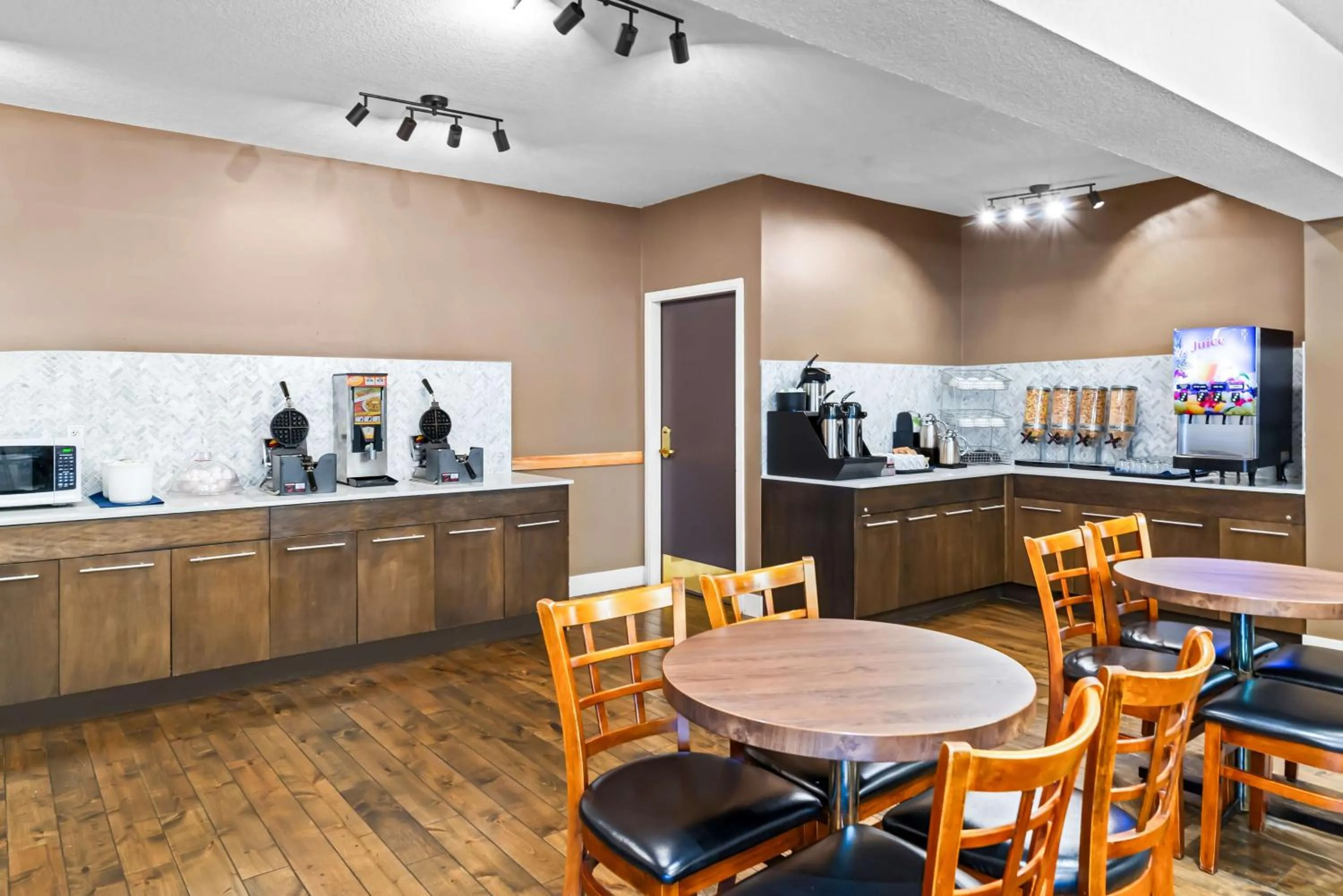 Breakfast in Travelodge by Wyndham Parksville