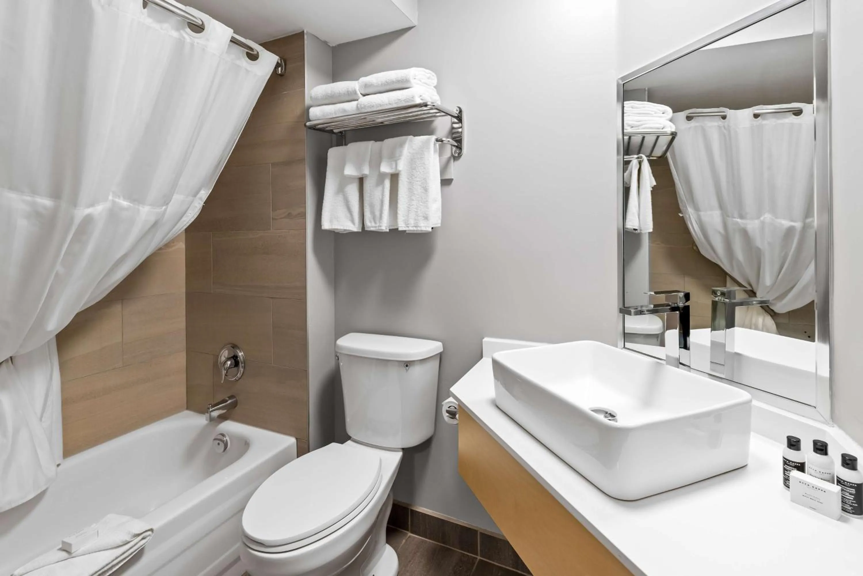 Bathroom in Hotel Feng, BW Signature Collection