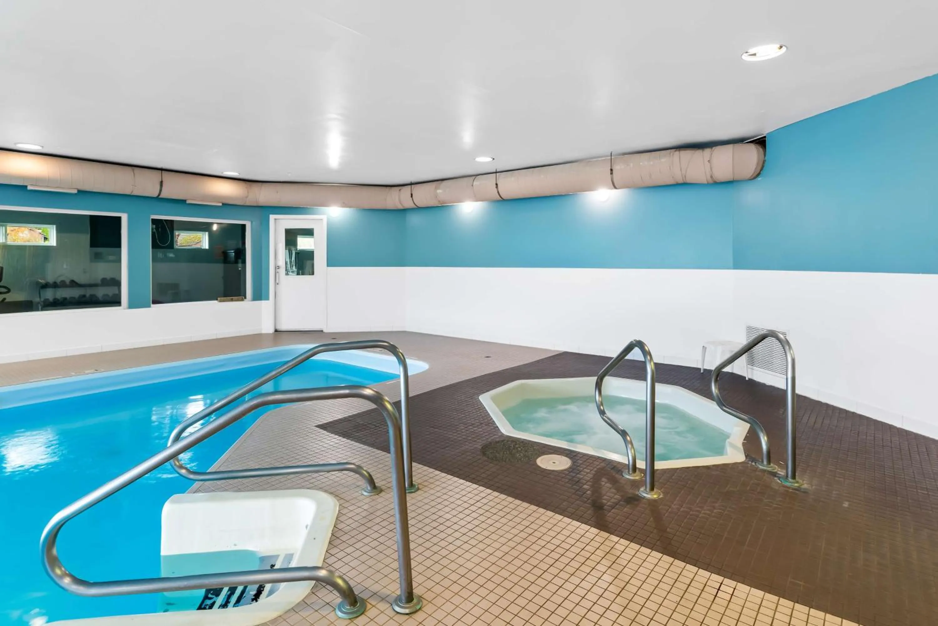 Pool view in Travelodge by Wyndham Parksville