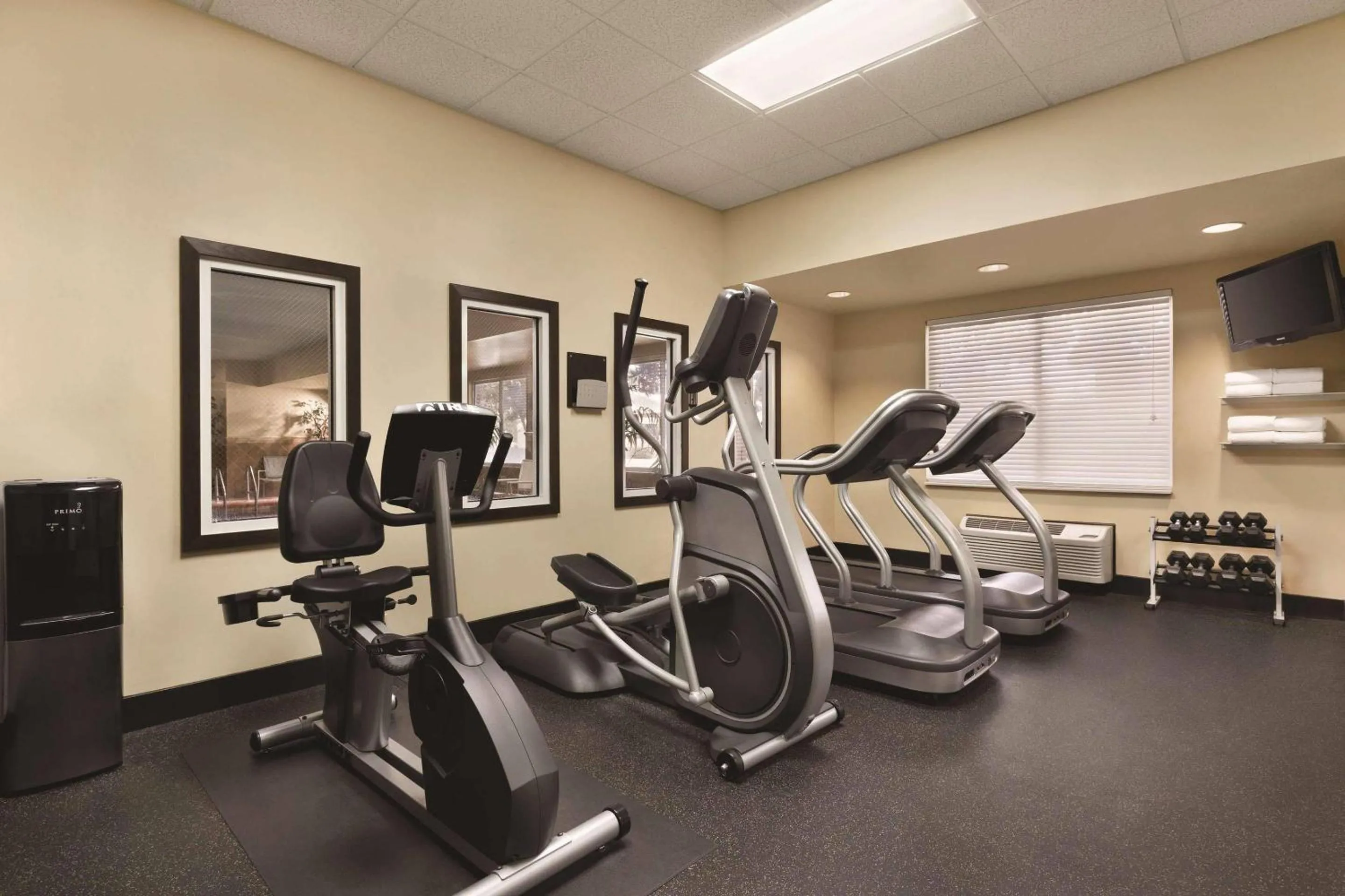 Fitness centre/facilities in Country Inn & Suites by Radisson, Gainesville, FL