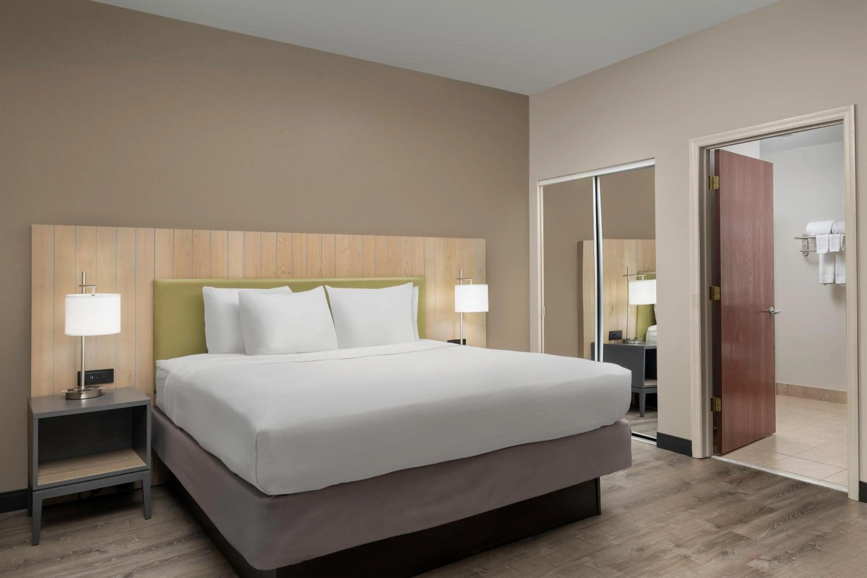 Bed in Country Inn & Suites by Radisson, Gainesville, FL