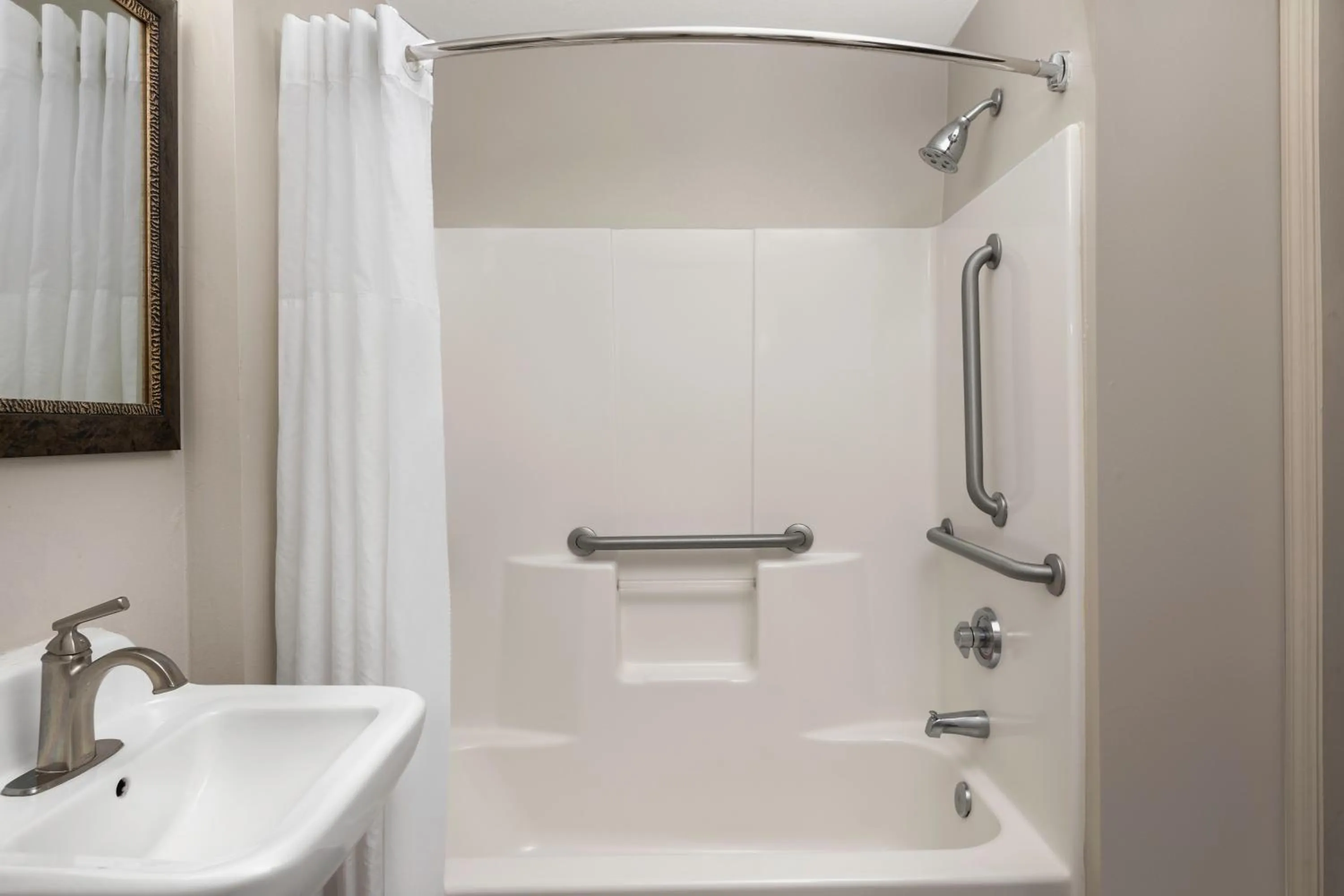 Bathroom in Country Inn & Suites by Radisson, Gainesville, FL