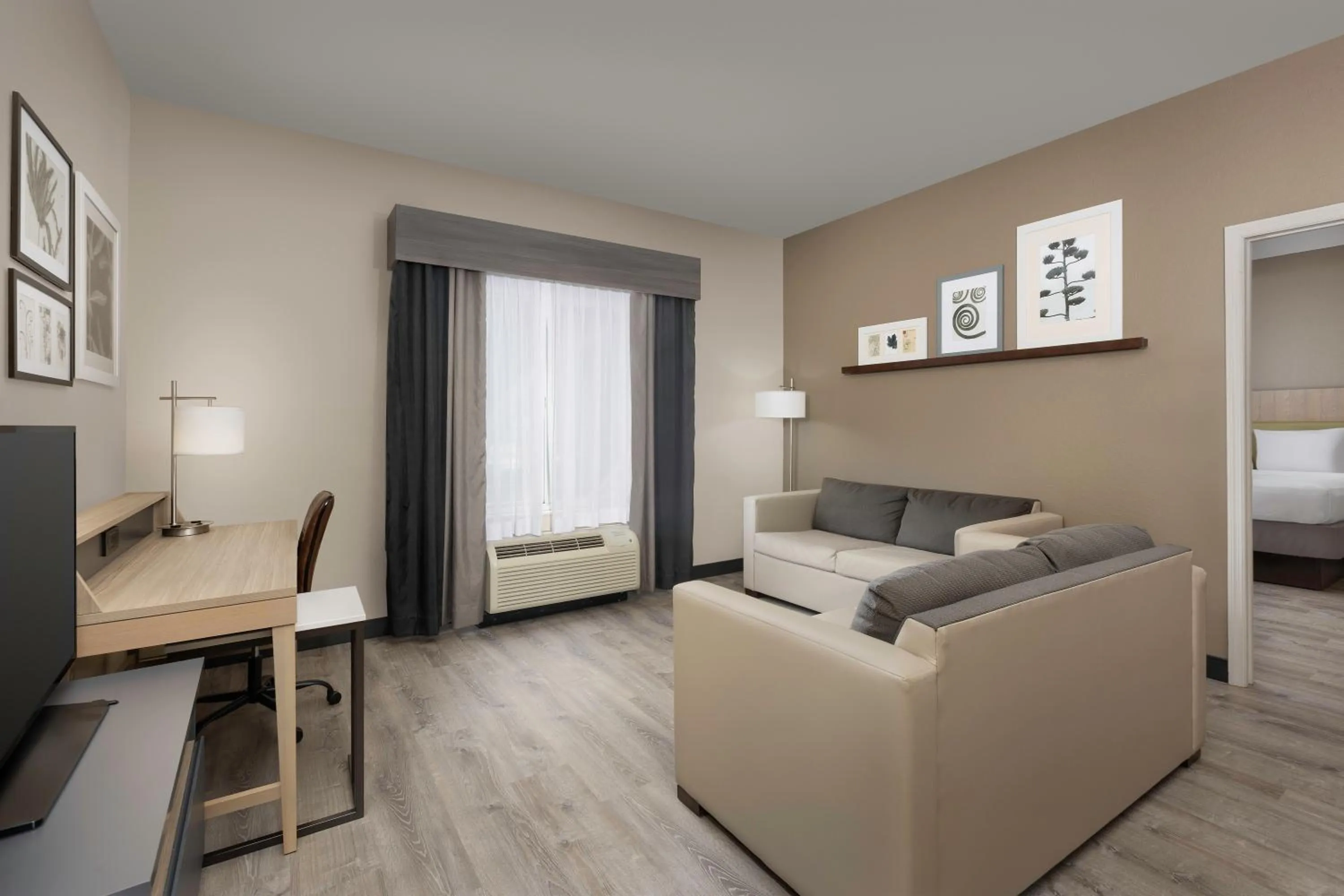 TV and multimedia, Bed in Country Inn & Suites by Radisson, Gainesville, FL