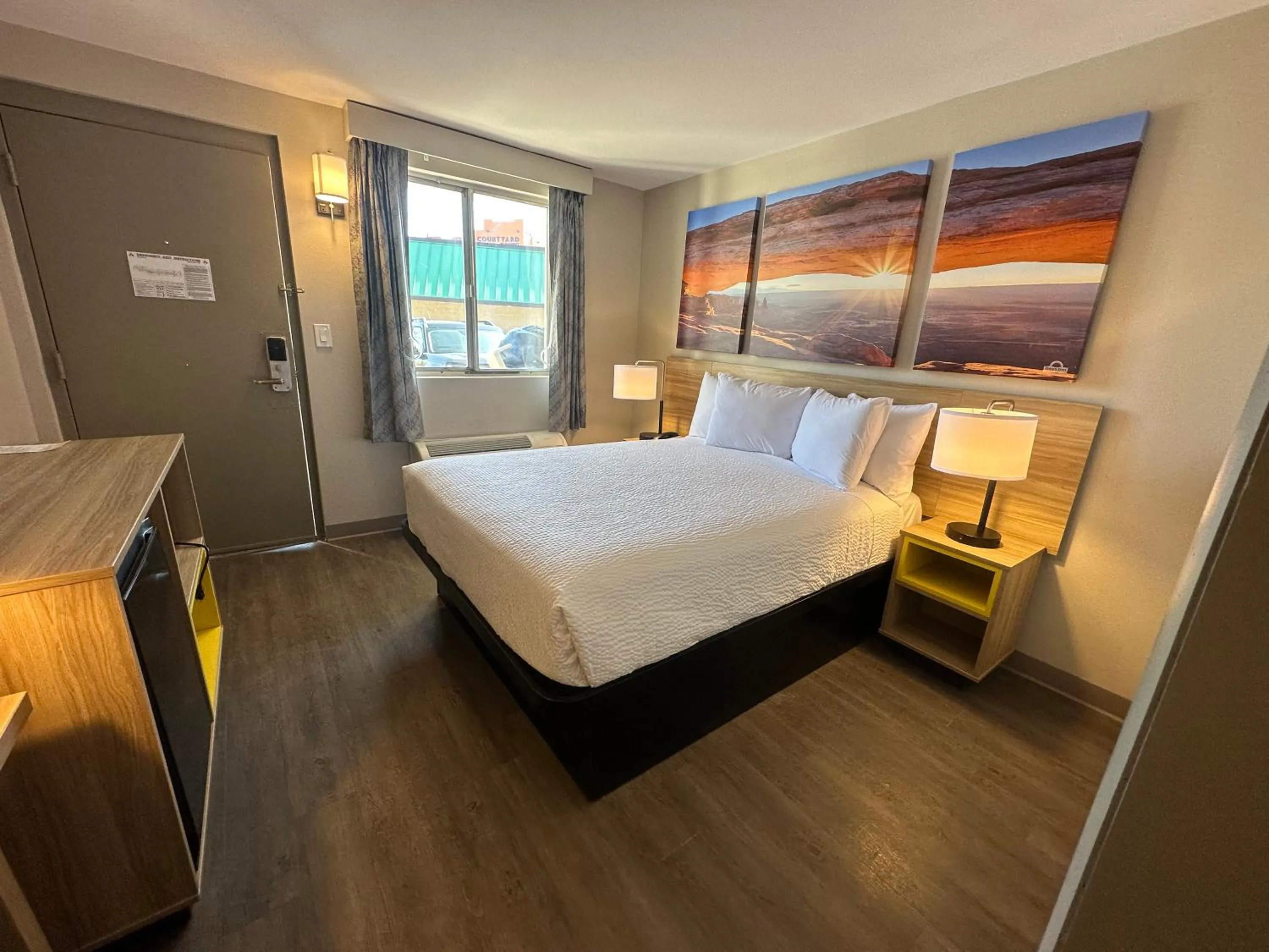 Bedroom, Bed in Days Inn by Wyndham Farmington NM