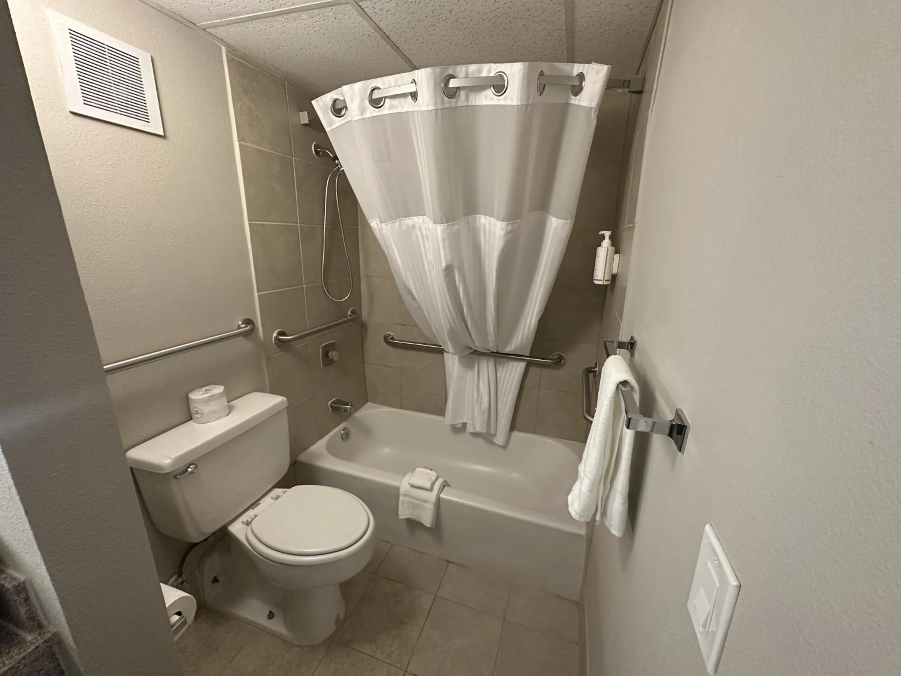 Bathroom in Days Inn by Wyndham Farmington NM