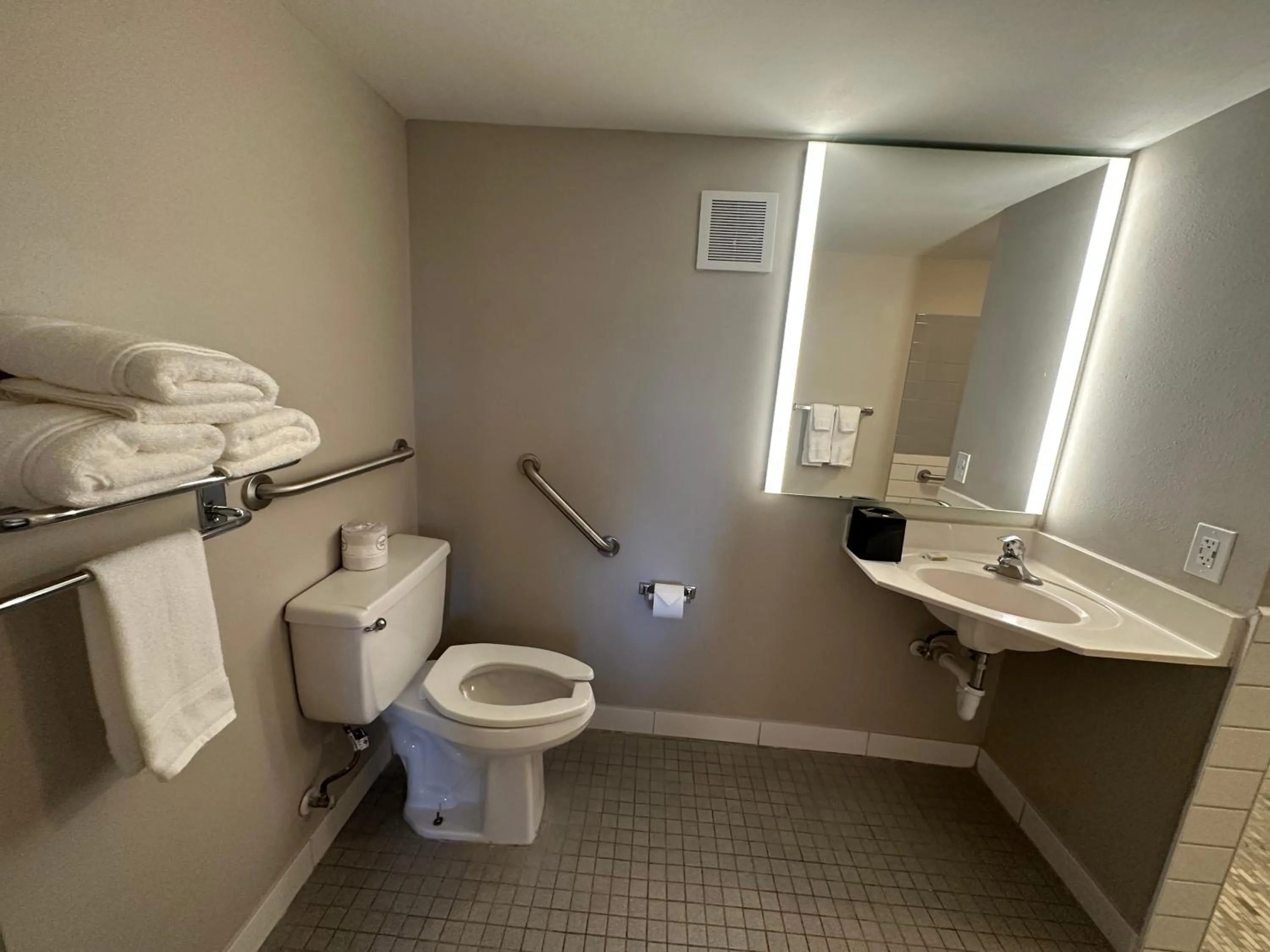 Bathroom in Days Inn by Wyndham Farmington NM