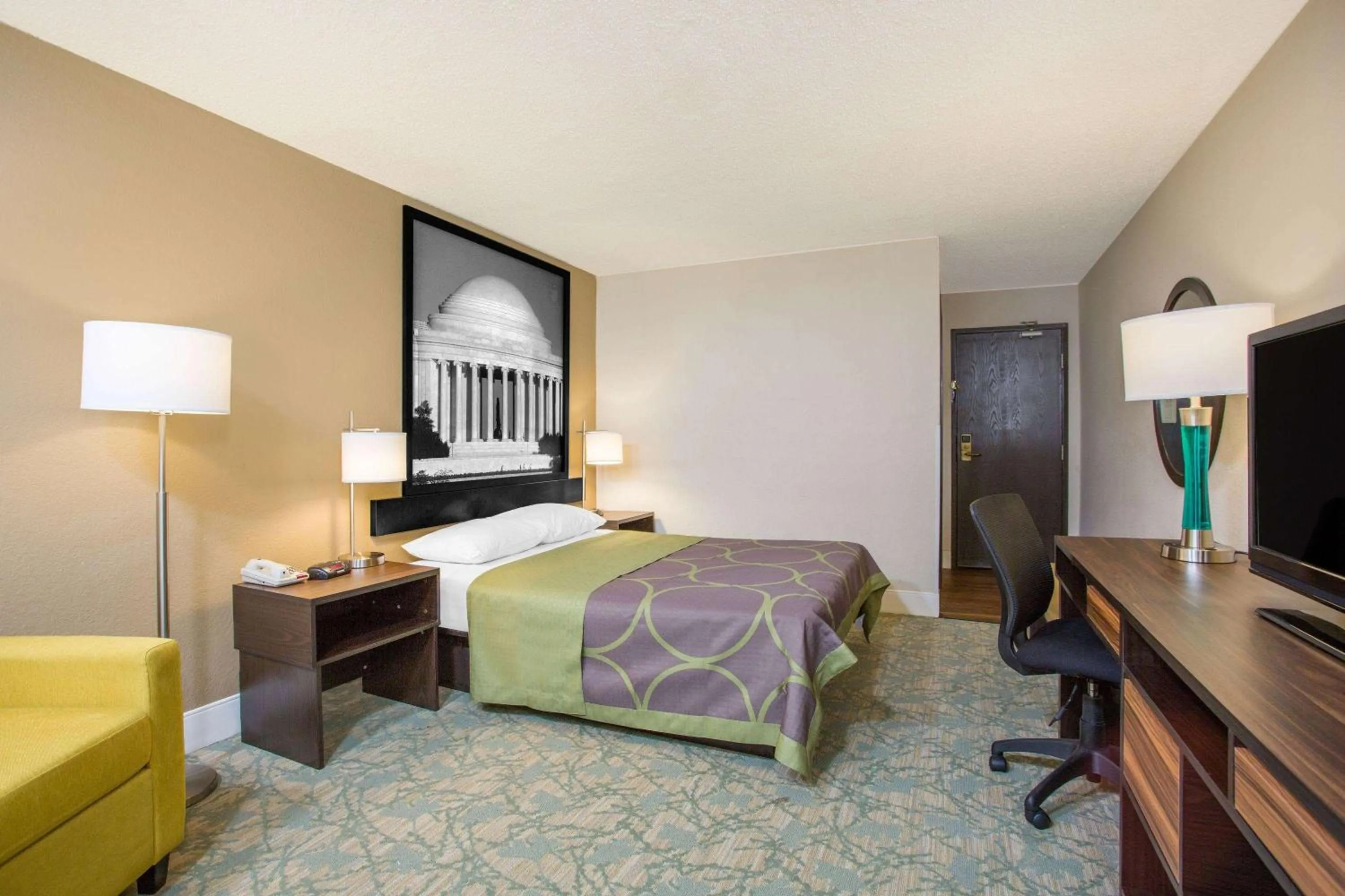 On site in Super 8 by Wyndham Waldorf