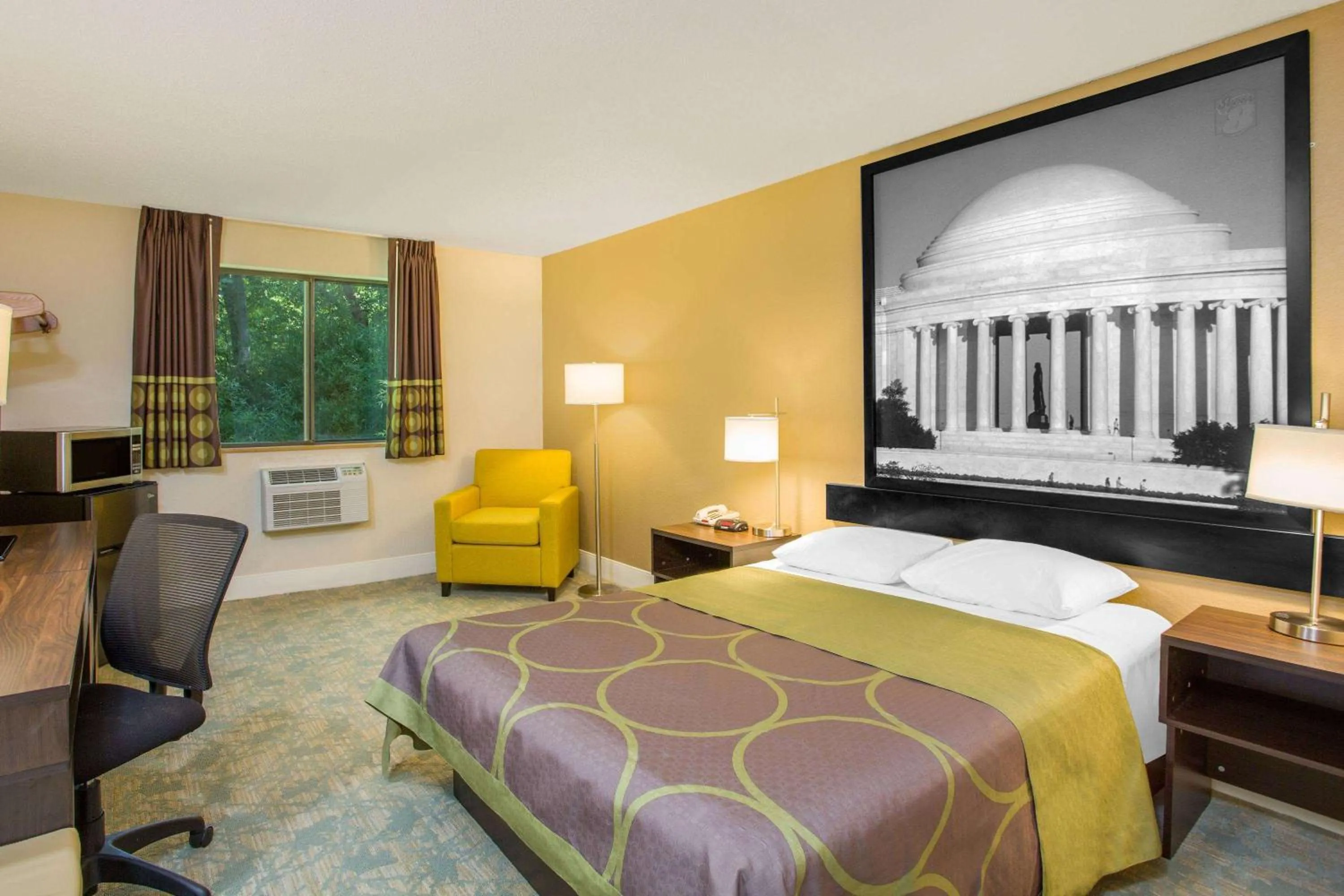 On site in Super 8 by Wyndham Waldorf