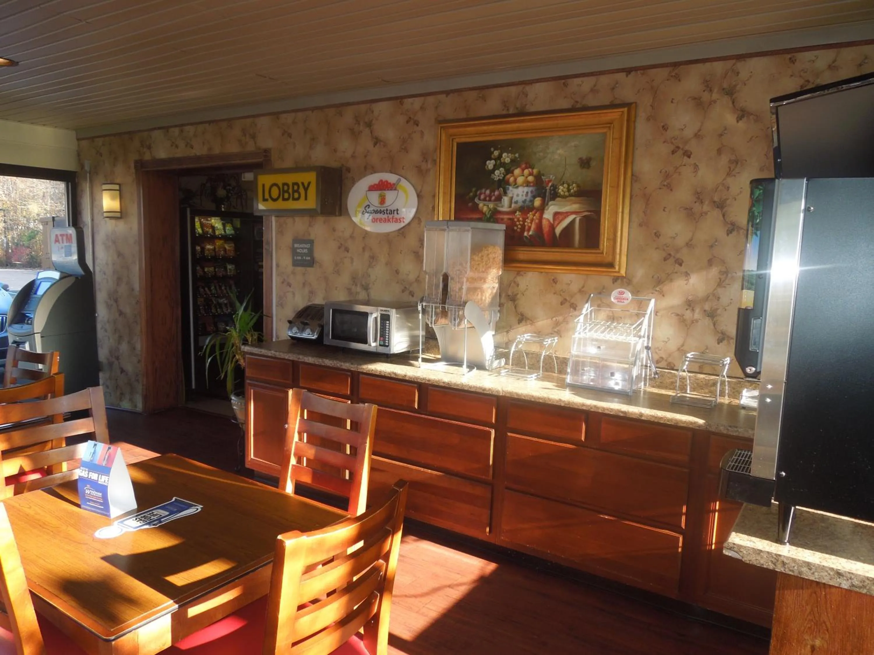 Restaurant/places to eat in Super 8 by Wyndham Waldorf