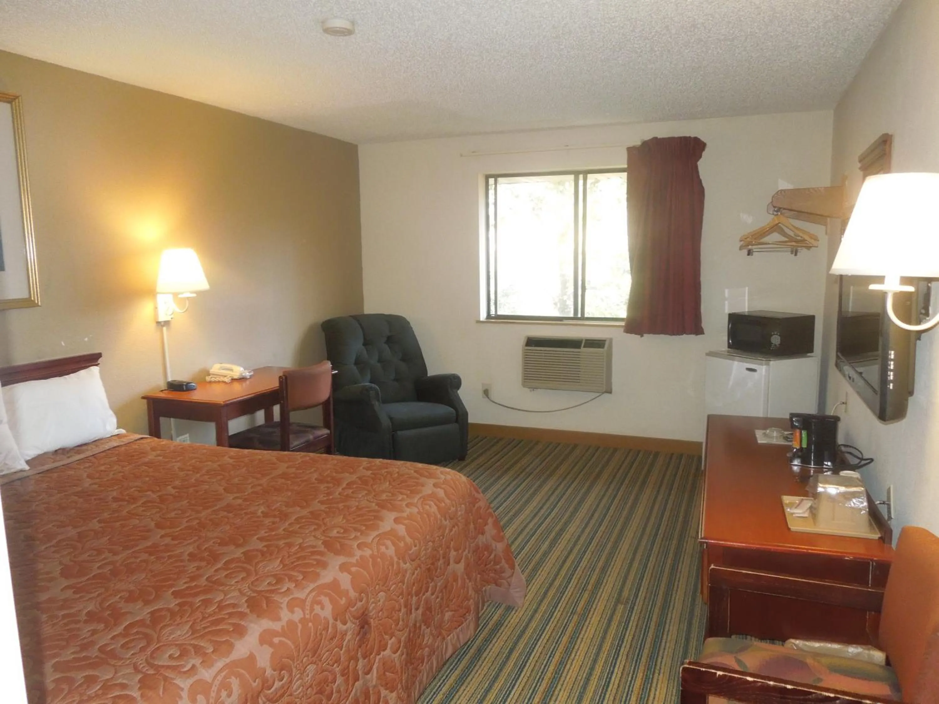 Bed in Super 8 by Wyndham Waldorf