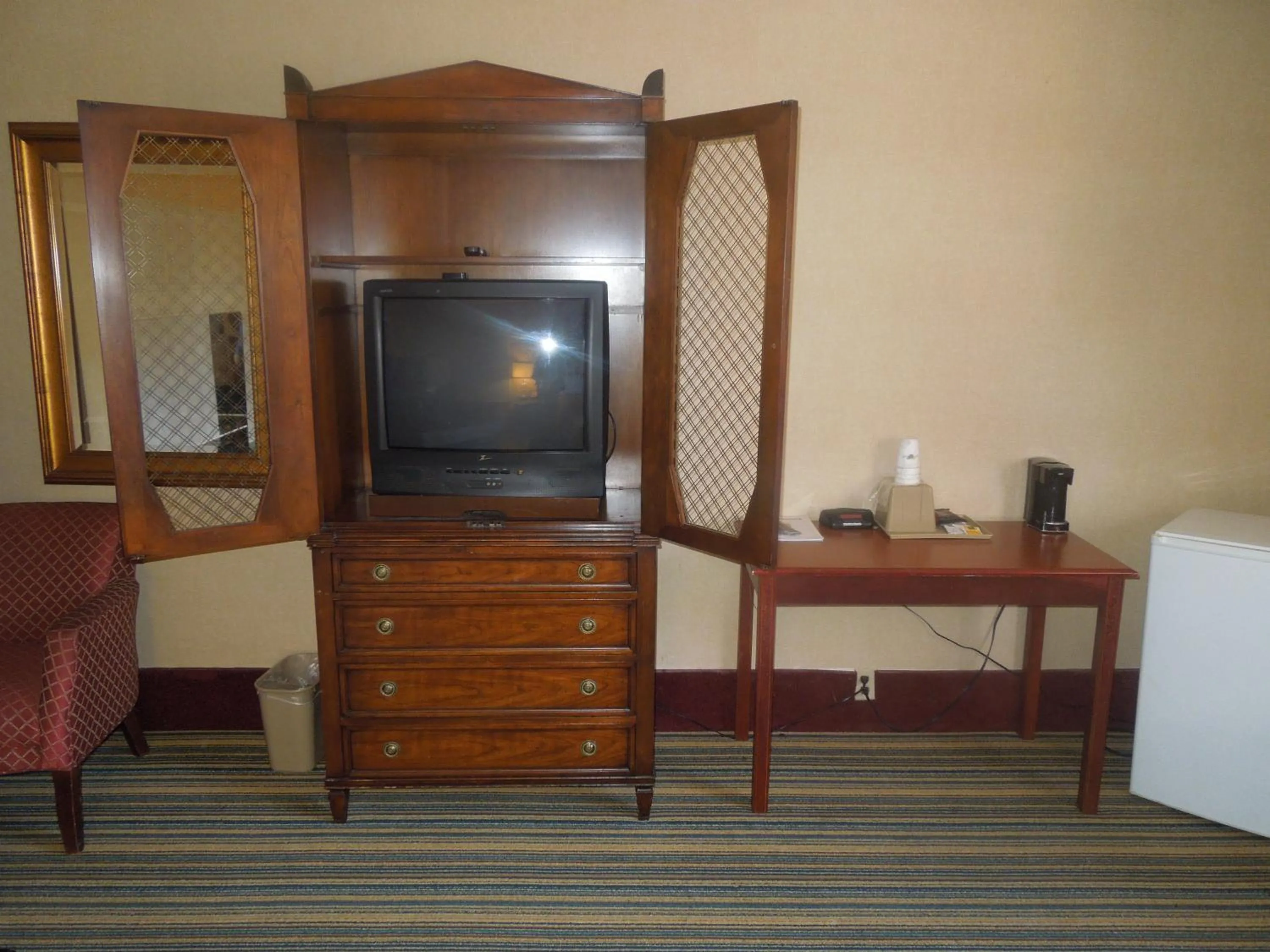 TV and multimedia in Super 8 by Wyndham Waldorf