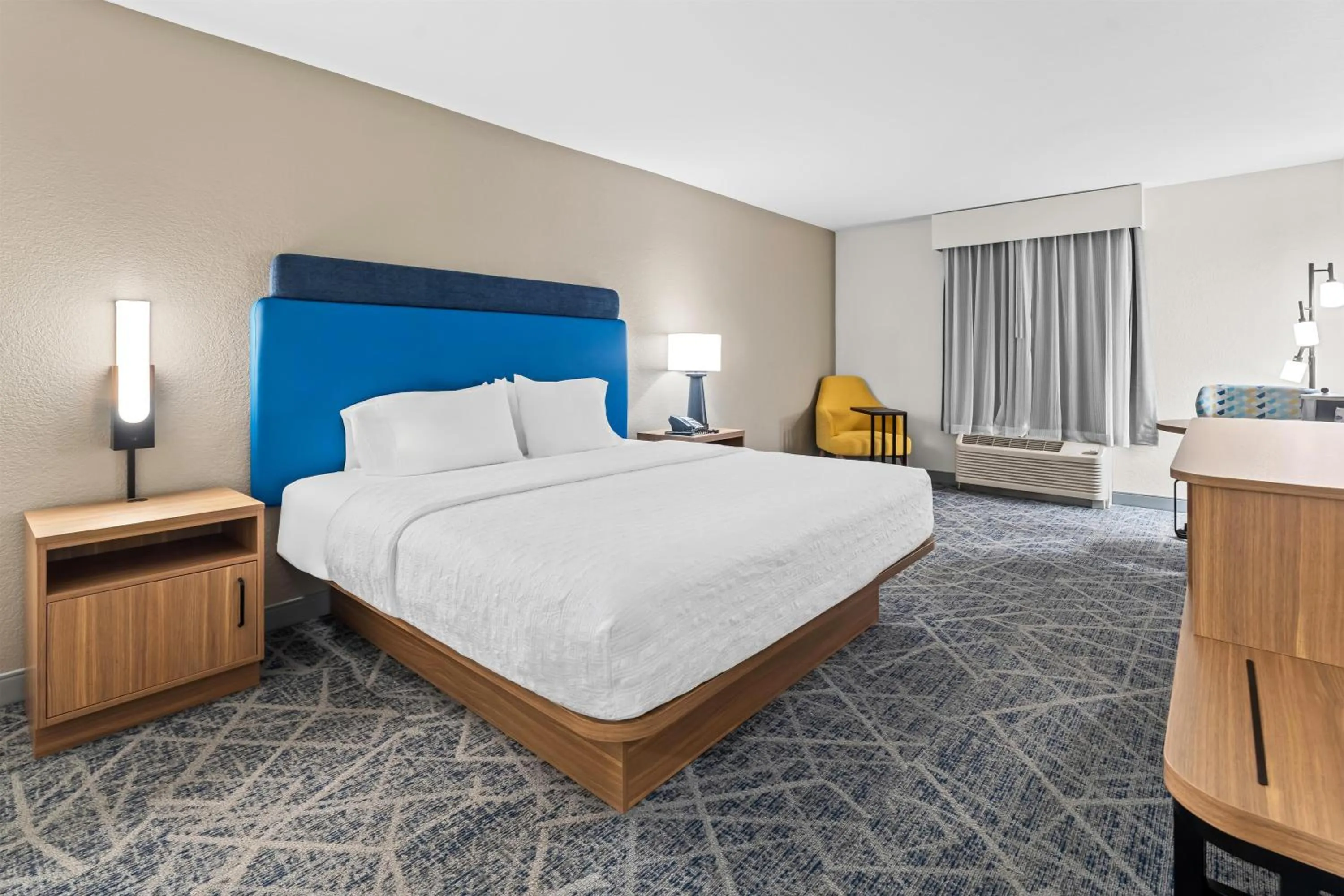 Bed in Hampton Inn & Suites Tifton