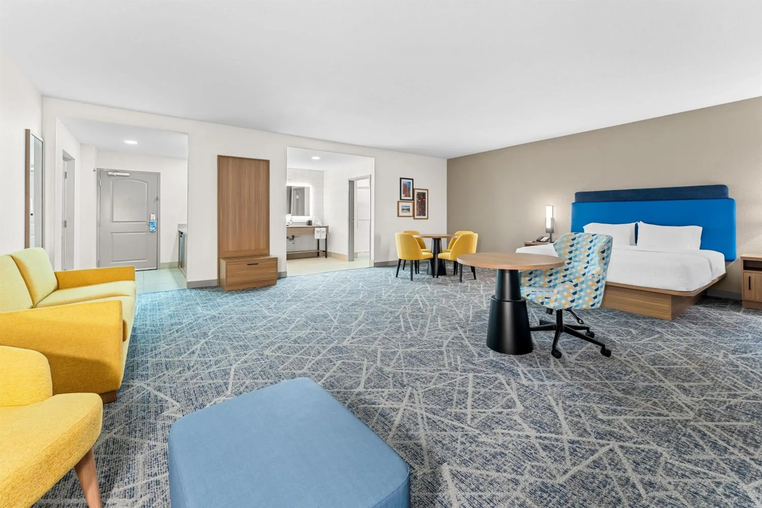 Deluxe King Studio Suite - Non-Smoking in Hampton Inn & Suites Tifton Deluxe King Studio Suite - Non-Smoking in Hampton Inn & Suites Tifton