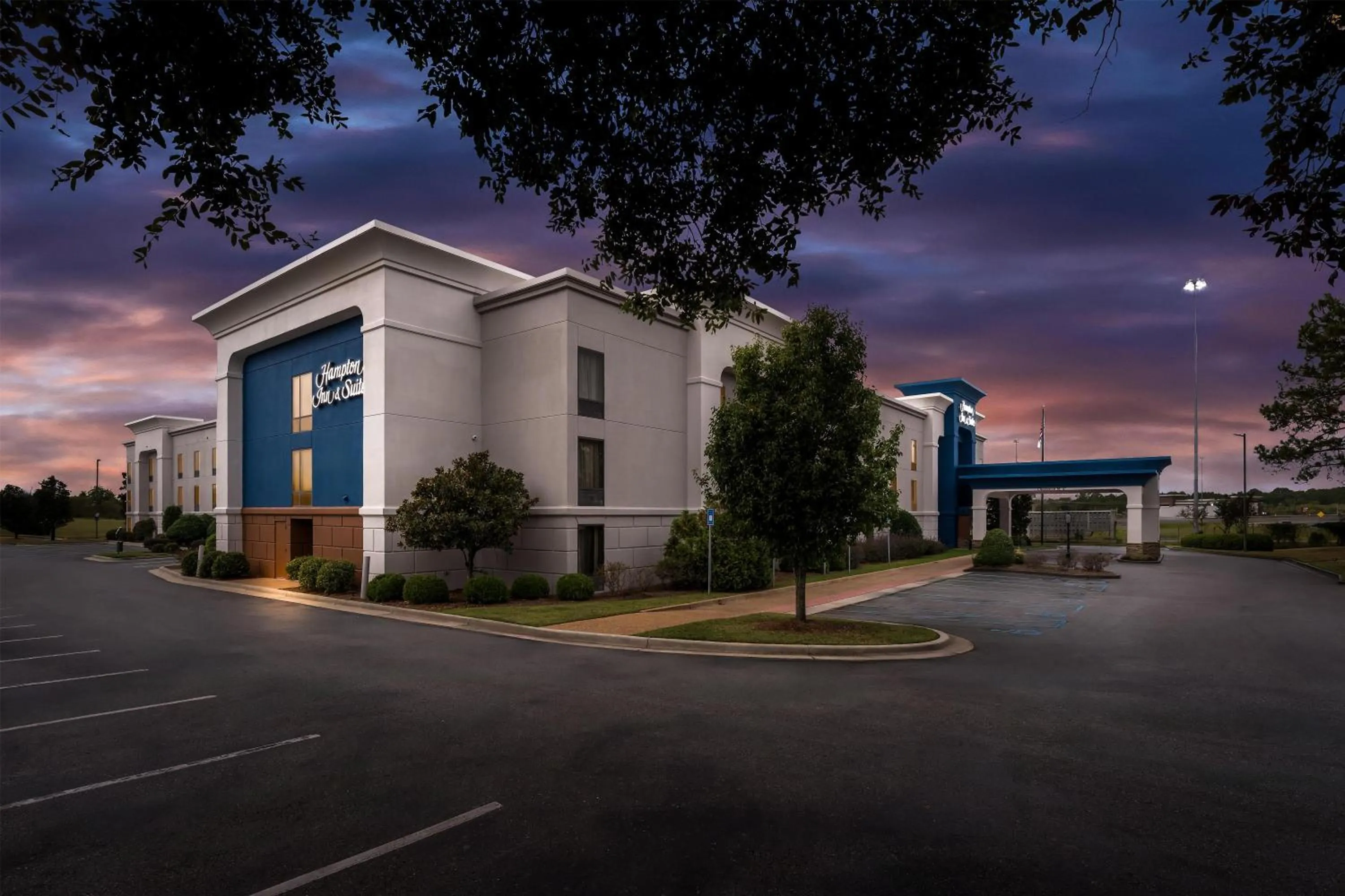 Property building in Hampton Inn & Suites Tifton