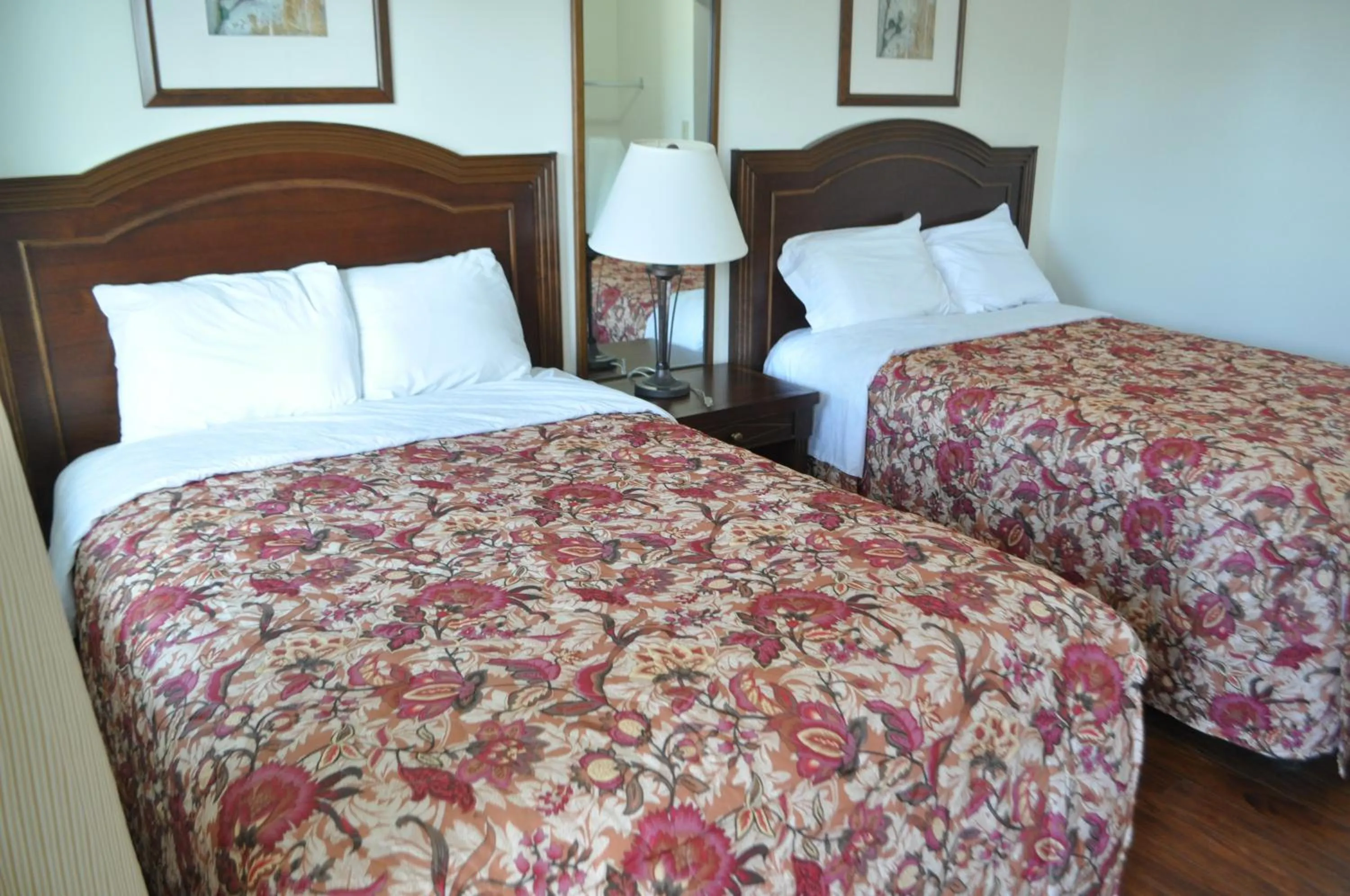 Bedroom, Bed in Spindrift Motel