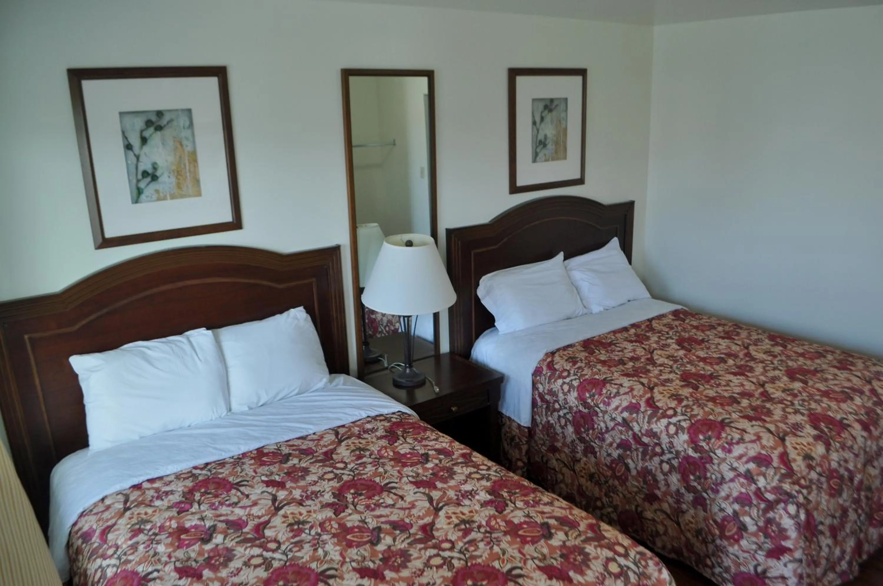 Bedroom, Bed in Spindrift Motel