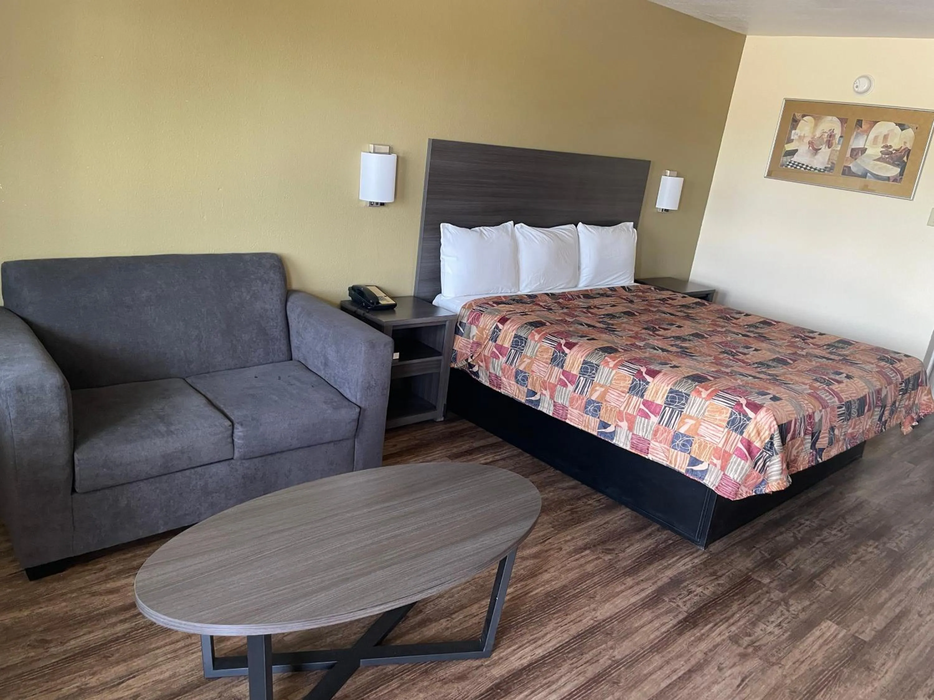 Bed in Relax Inn Marlin