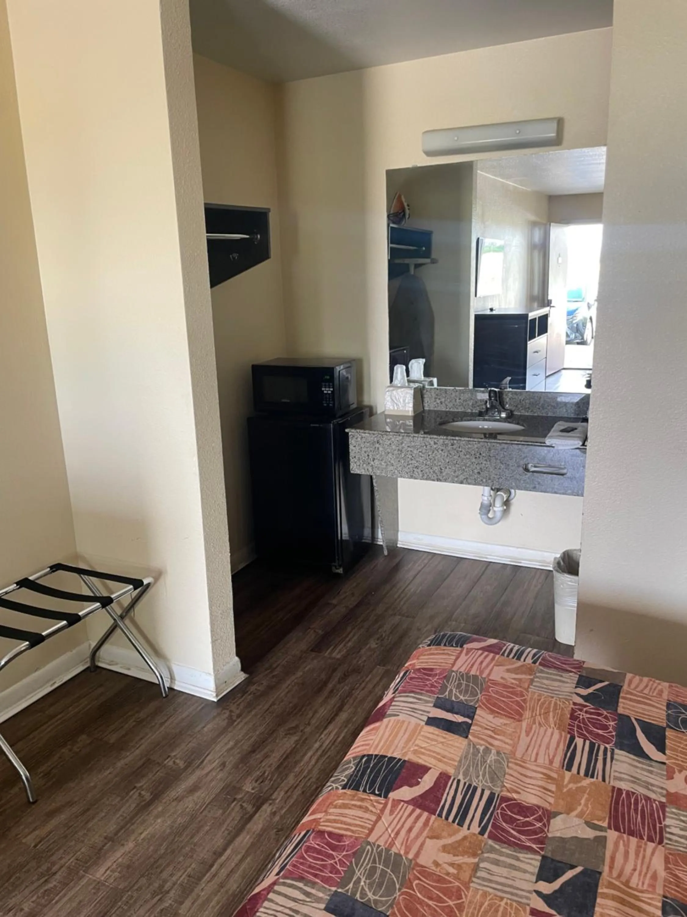 Bed in Relax Inn Marlin