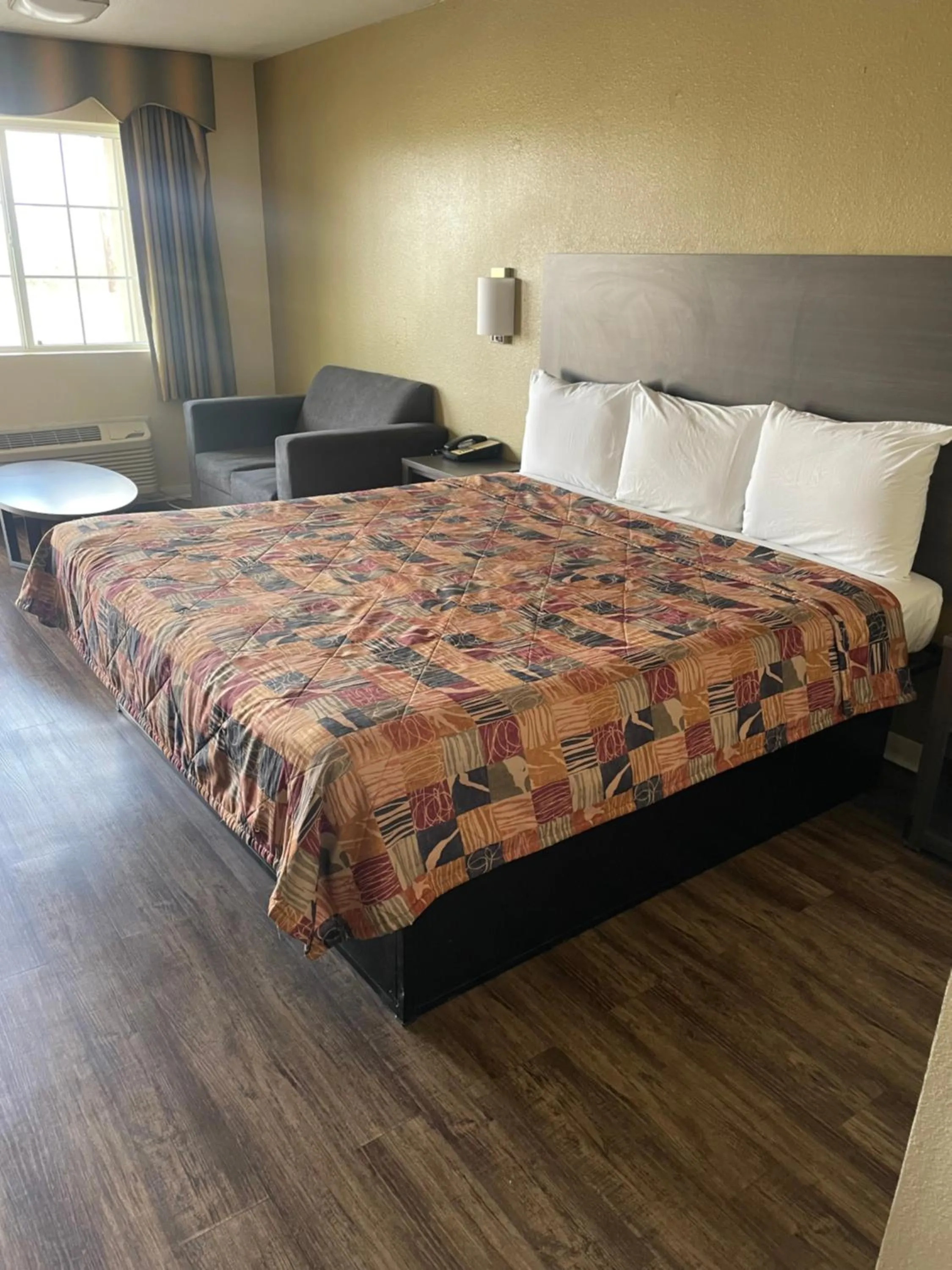 Bed in Relax Inn Marlin