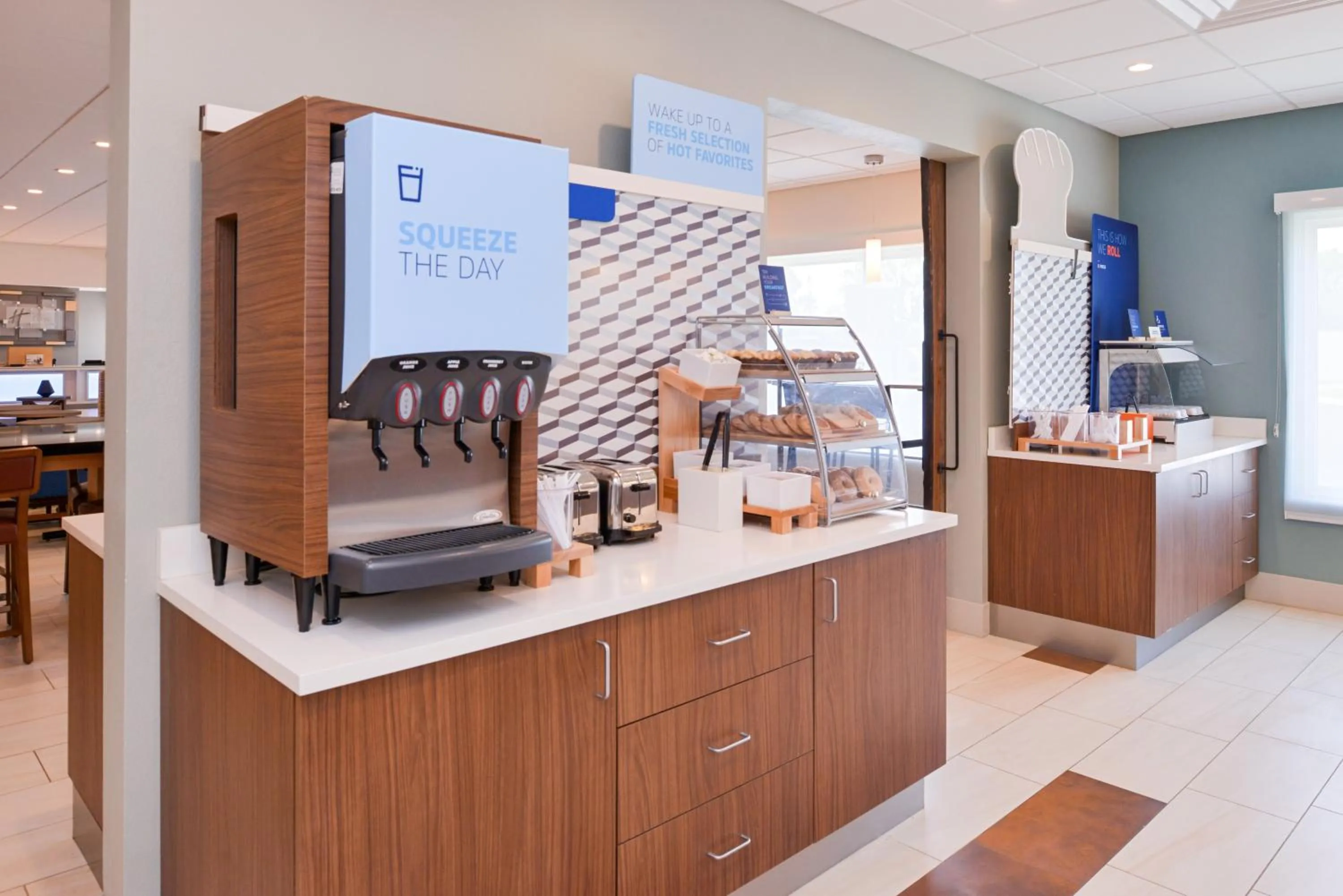 Breakfast in Holiday Inn Express & Suites - Omaha - 120th and Maple by IHG