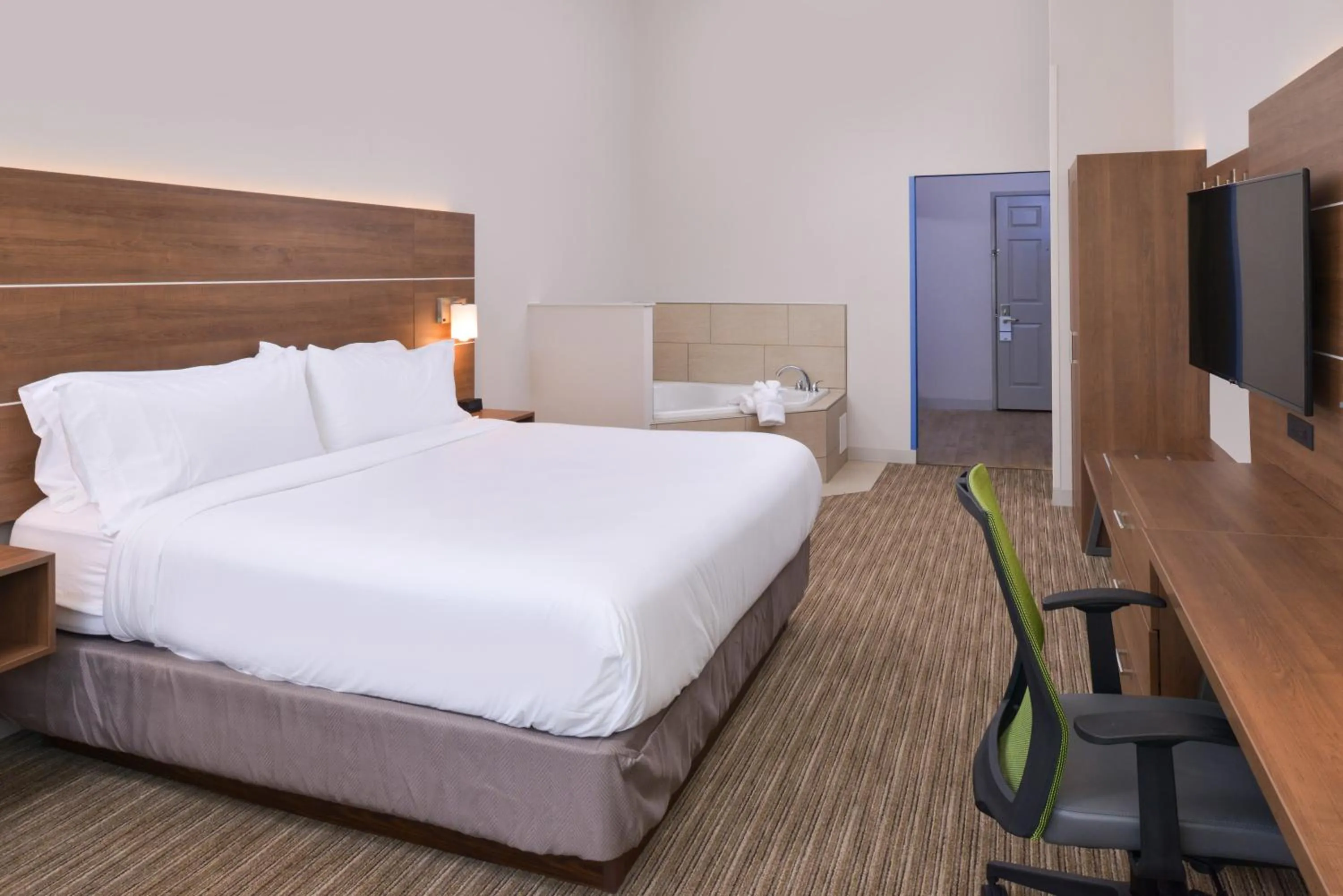 Photo of the whole room, Bed in Holiday Inn Express & Suites - Omaha - 120th and Maple by IHG