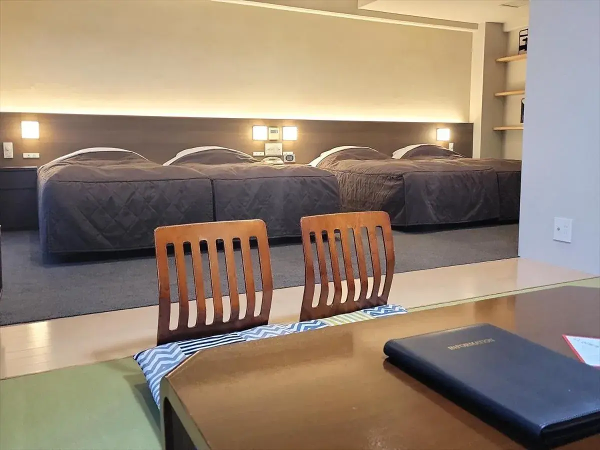 Family Room with Tatami Area and Shared Bathroom in Maple Arima Family Room with Tatami Area and Shared Bathroom in Maple Arima