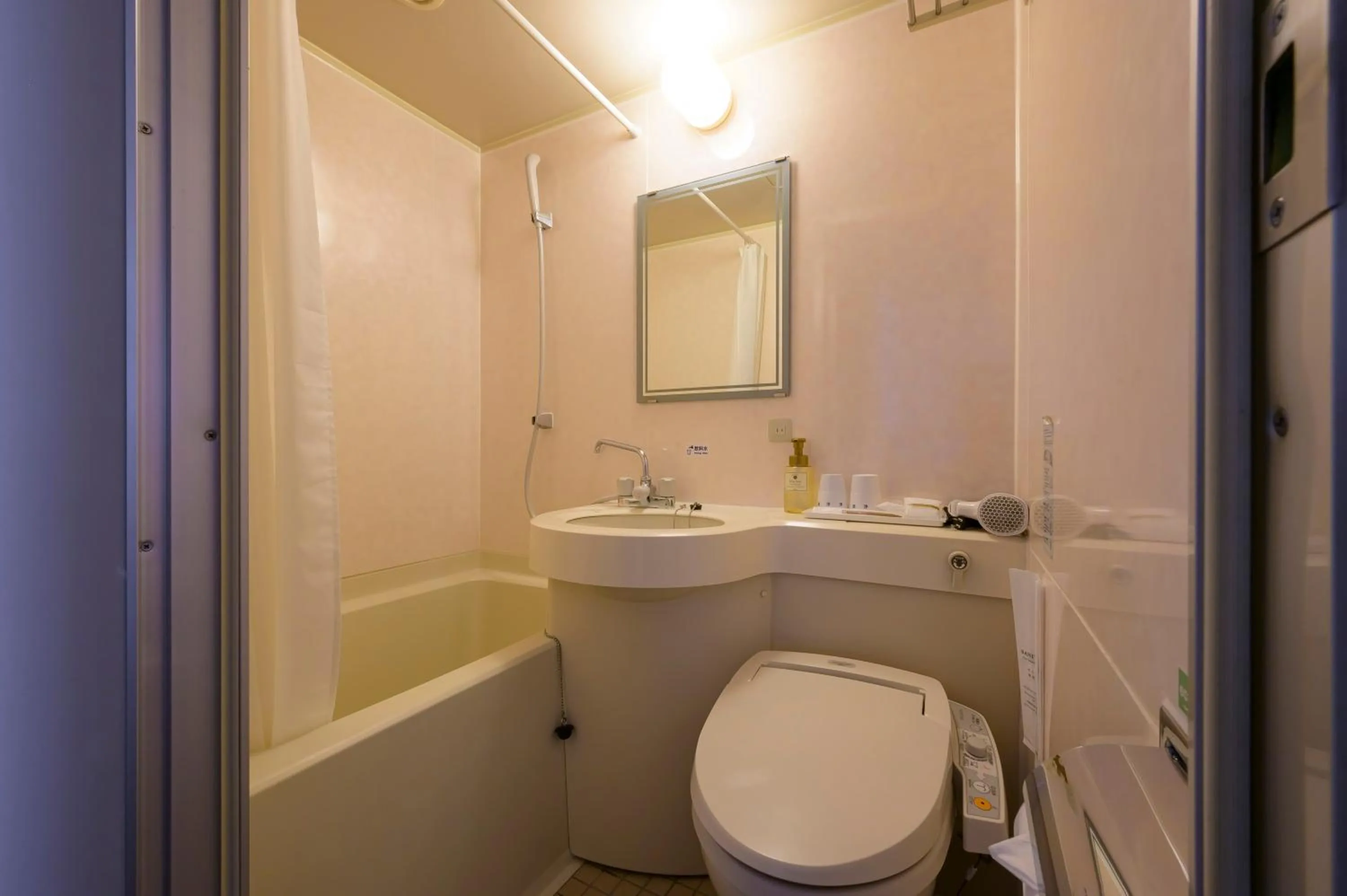 Shower in Hotel Edel Warme