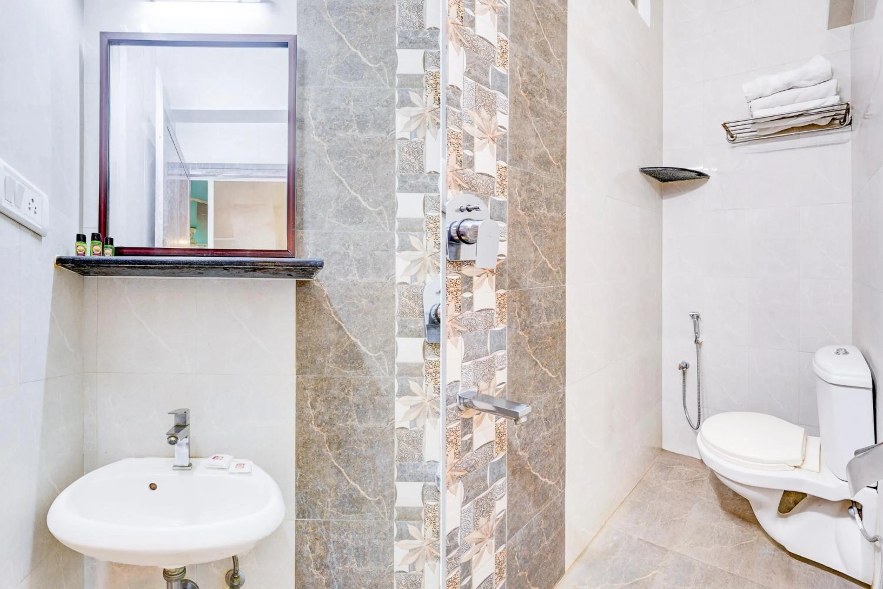 Bathroom in Super Townhouse Chennai Near Airport Formerly Sai Bala Budget