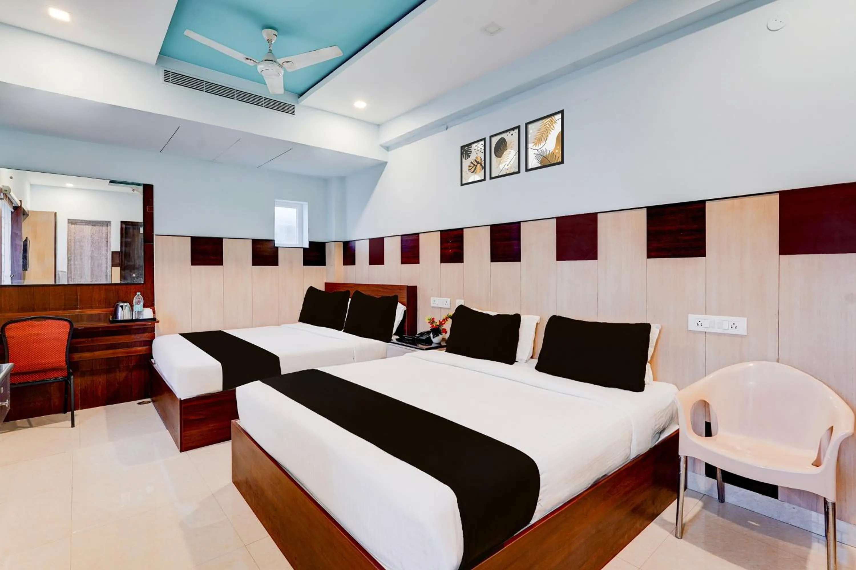 Bedroom, Bed in Super Townhouse Chennai Near Airport Formerly Sai Bala Budget