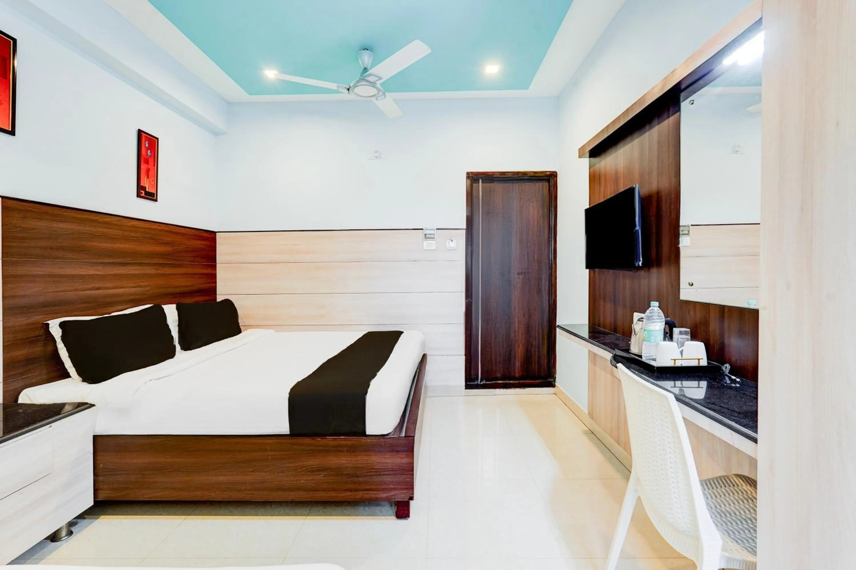 Bedroom, Bed in Super Townhouse Chennai Near Airport Formerly Sai Bala Budget