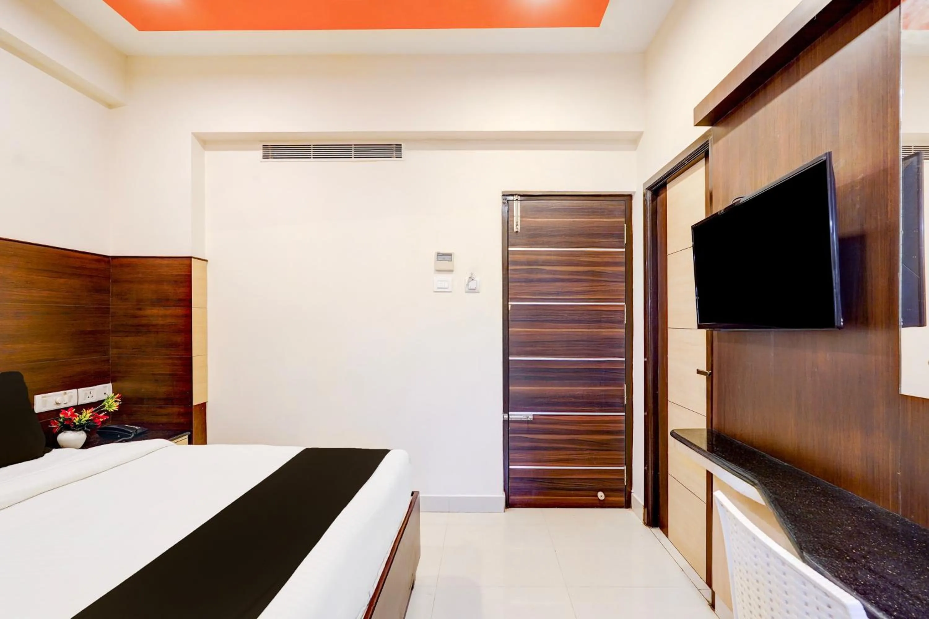 Bedroom, Bed in Super Townhouse Chennai Near Airport Formerly Sai Bala Budget